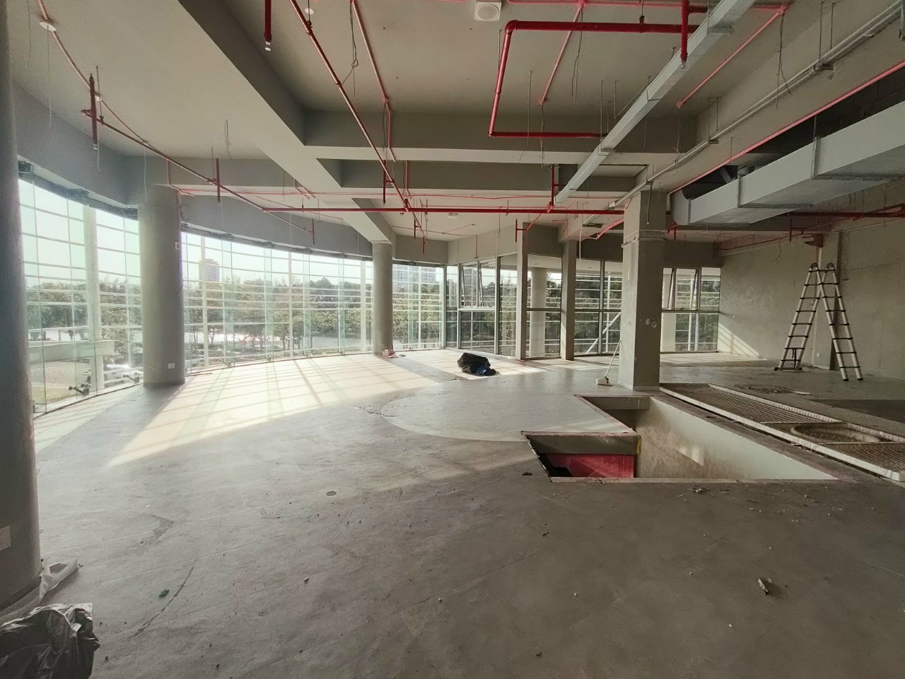 Cho Thuê Shop Góc 3 Mặt Tiền.Khu Midtown, Phú Mỹ Hưng, Q7.Dtsd ~ 400m², có 1 trệt 1 lầu.Sàn trống, thông suốt, View đẹp.Giá 12000USD/tháng. Vui lòng liên hệ: hotline /Zalo/Viber - 3380