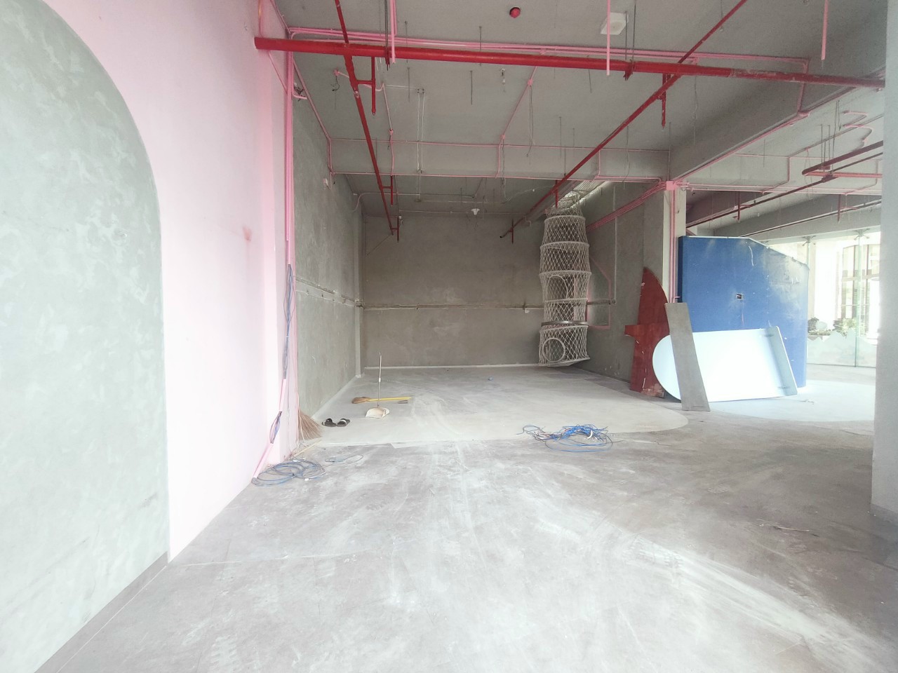 Cho Thuê Shop Góc 3 Mặt Tiền.Khu Midtown, Phú Mỹ Hưng, Q7.Dtsd ~ 400m², có 1 trệt 1 lầu.Sàn trống, thông suốt, View đẹp.Giá 12000USD/tháng. Vui lòng liên hệ: hotline /Zalo/Viber - 3379