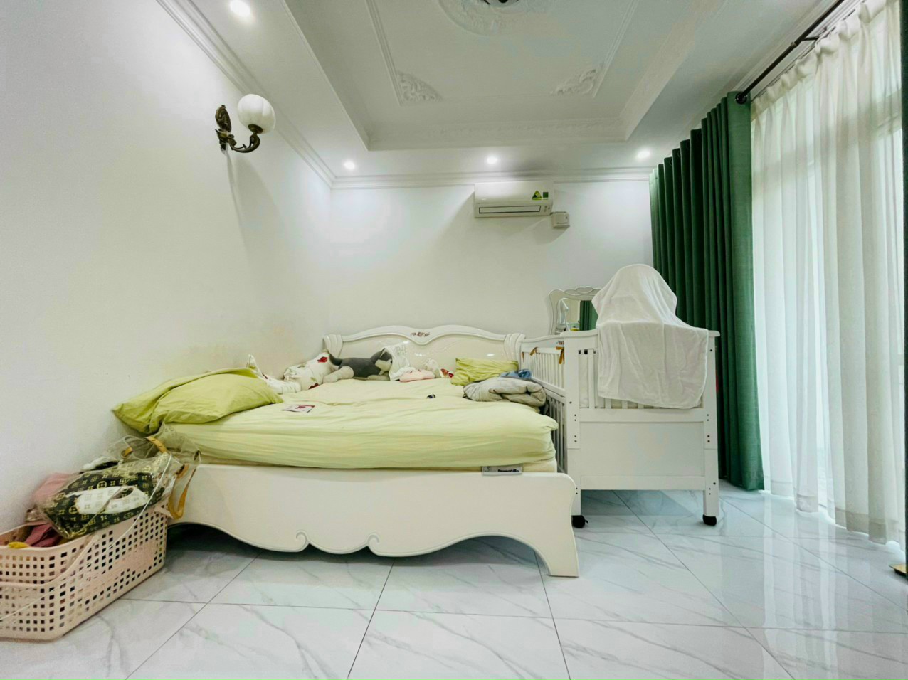 Cần bán nhanh nhà  Hưng Thái , Phú Mỹ Hưng Quận 7 - Khu Compound bảo vệ 24/24, Dt 7*18m nhà 1 trệt 2 lầu ,Full nội thất như hình , Hướng Bắc.Giá 25 tỷ. Vui lòng liên hệ: hotline /Zalo/Viber - 3383