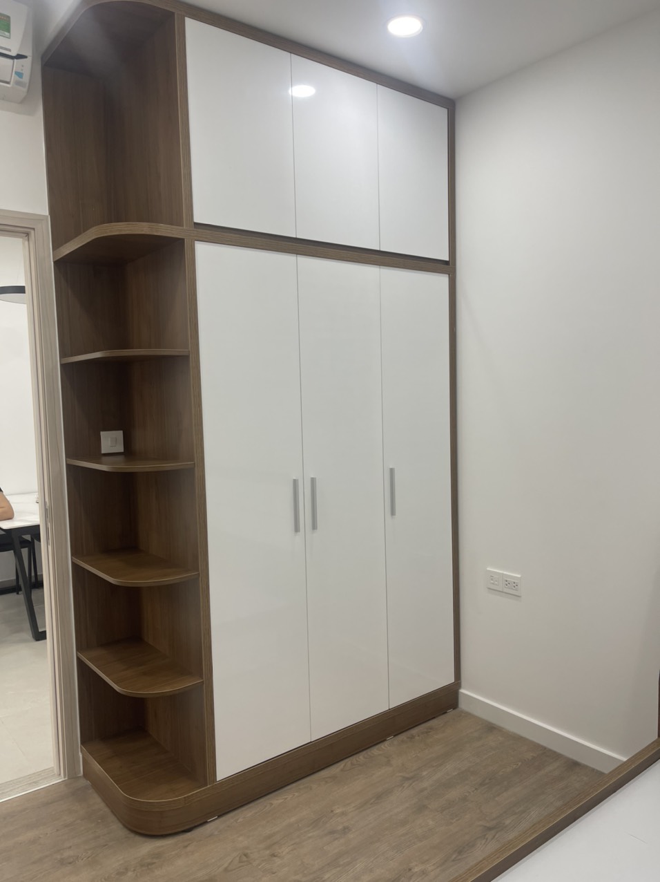 Cần cho thuê căn hộ Hưng Phúc Premier Phú Mỹ Hưng. Diện tích: 69m, 2 Phòng ngủ, đủ nội thất giá chỉ 17 triệu/ tháng. Quý khách xem nhà liên hệ: hotline Ngọc Thư ( zalo, viber) - 3388