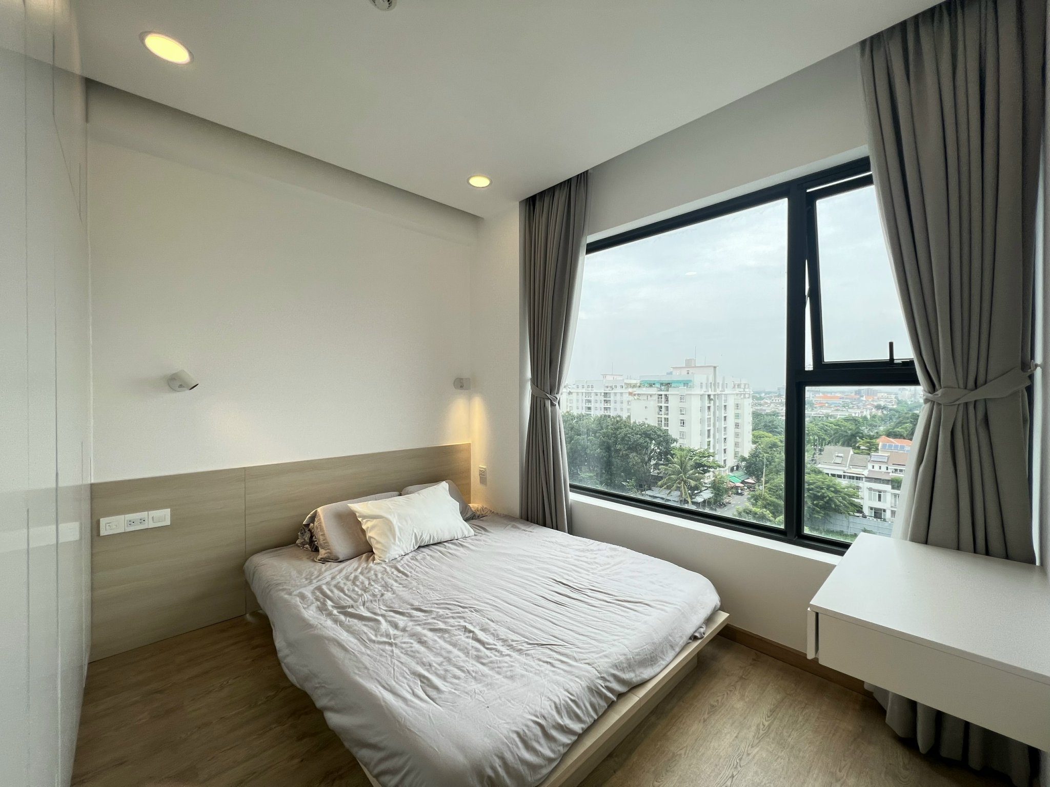 Cần bán căn hộ Hưng phúc Premier Phú Mỹ Hưng. Diện tích:  69m, 2 phòng ngủ, nội thất đầy đủ, nhà đang cho thuê dài hạn. Giá chỉ: 5,5 tỷ. Quý khách xem nhà liên hệ: hotline Ngọc Thư ( zalo, viber) - 3442