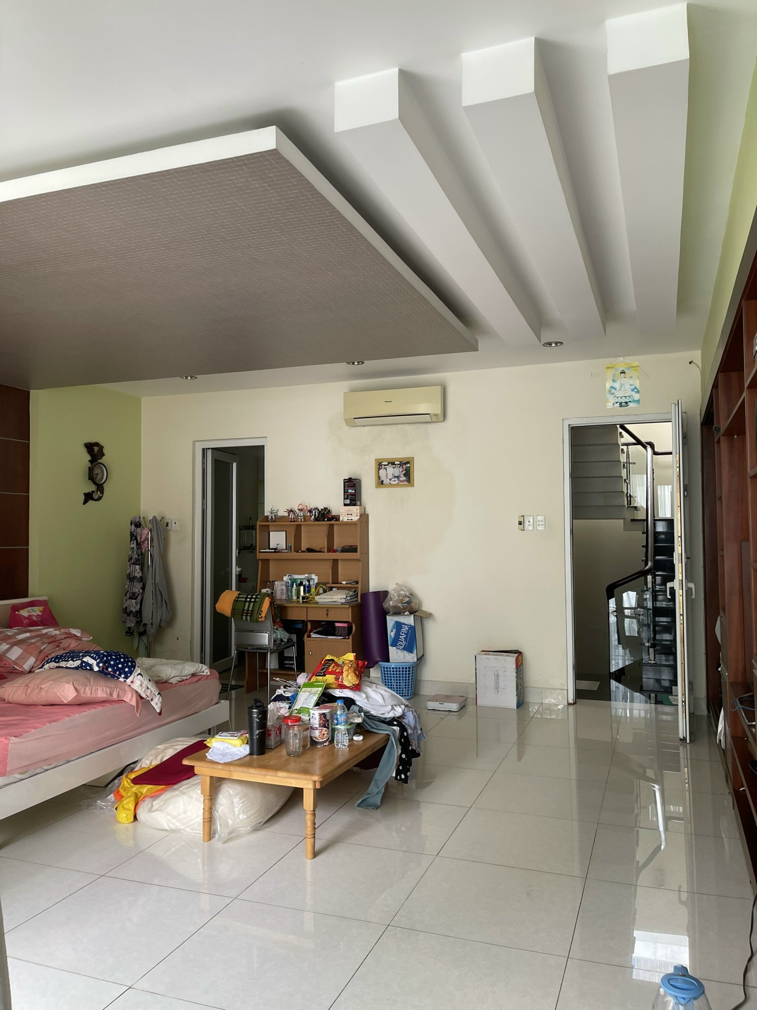Cần tiền bán gấp nhà phố Hưng Gia. Thích hợp ở và làm văn phòng. Nhà Chủ đang ở nên kĩ và đẹp. Liên Hệ: hotline Em Thành Luân - 3491