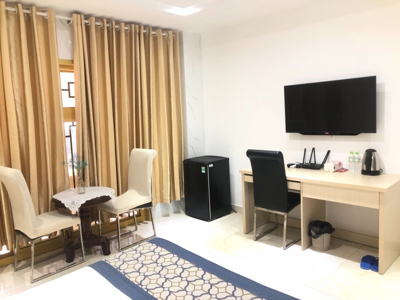 Cho thuê Khách Sạn và Căn Hộ Dịch Vụ đường lớn Phan Khiêm Ích Phú Mỹ Hưng. Nhà mới có thể kinh doanh được ngay. Liên Hệ: hotline Em Thành Luân - 3497