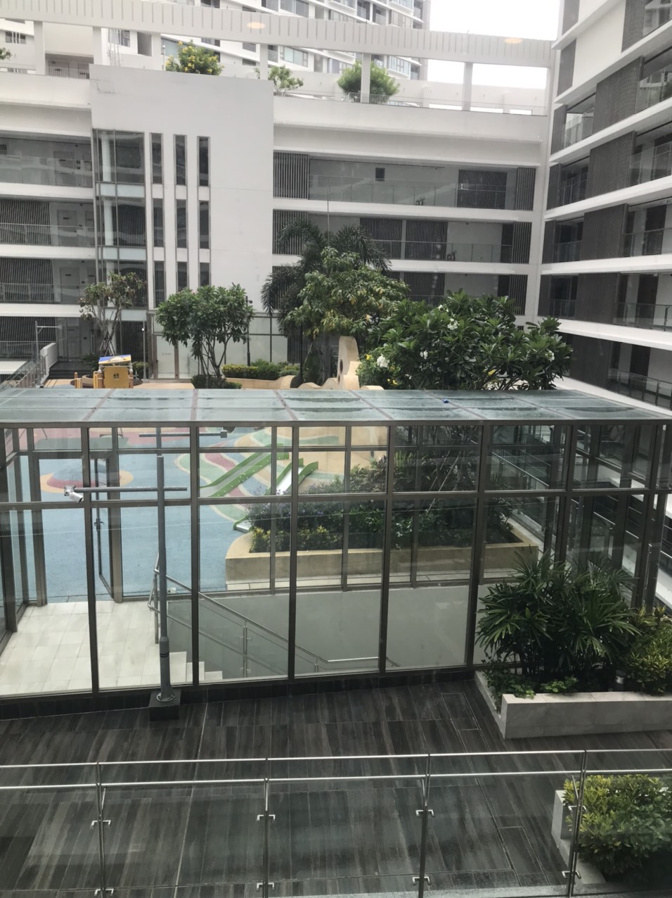 Cần cho thuê căn hộ Midtown The Peak, Phú Mỹ Hưng. Diện tích: 81m, 2 phòng ngủ, 2wc. Nội thất cao cấp, View hồ bơi. Giá chỉ: 25 triêu/ tháng, có ô đậu xe miễn phí. Quý khách xem nhà liên hệ: hotline Ngọc Thư ( zalo, viber) - 3585