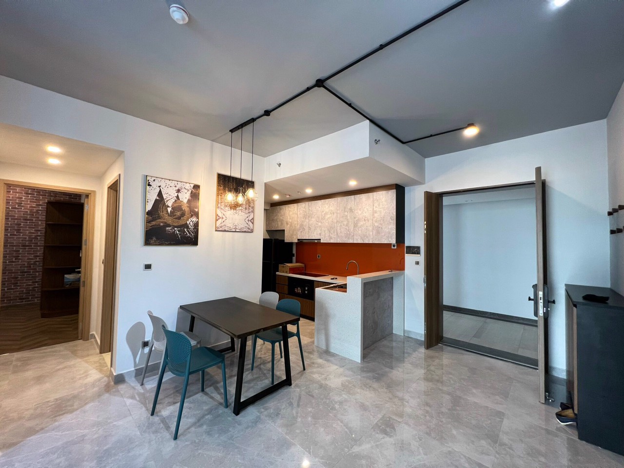 Cần cho thuê căn hộ Midtown The Peak, Phú Mỹ Hưng. Diện tích: 81m, 2 phòng ngủ, 2wc. Nội thất cao cấp, View hồ bơi. Giá chỉ: 25 triêu/ tháng, có ô đậu xe miễn phí. Quý khách xem nhà liên hệ: hotline Ngọc Thư ( zalo, viber) - 3582