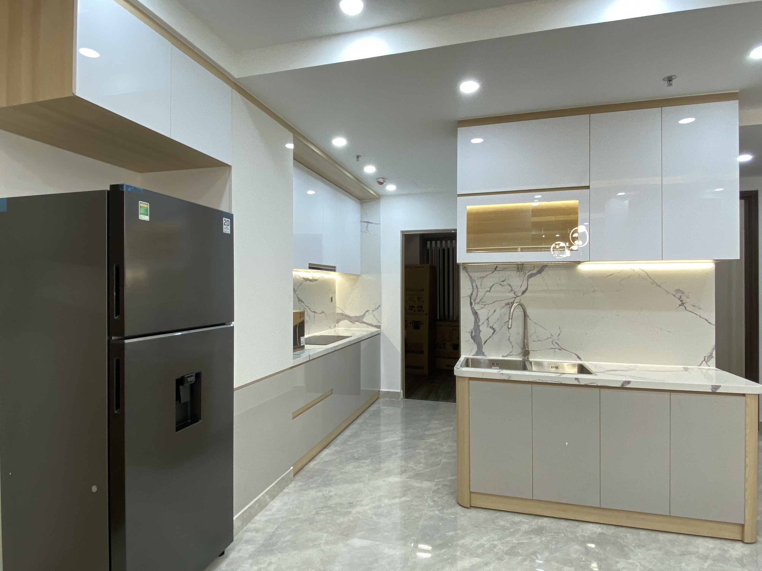 Cần cho thuê căn hộ cao cấp Midtown The Peak. Diện tích: 80m, 2 phòng ngủ, nội thất đầy đủ, nhà mới thiết kế chưa ai ở, giá chỉ: 27 tr/ tháng có ô xe đậu miễn phí ở hầm . Anh chị xem nhà liên hệ: hotline Ngọc Thư ( zalo, viber) - 3594