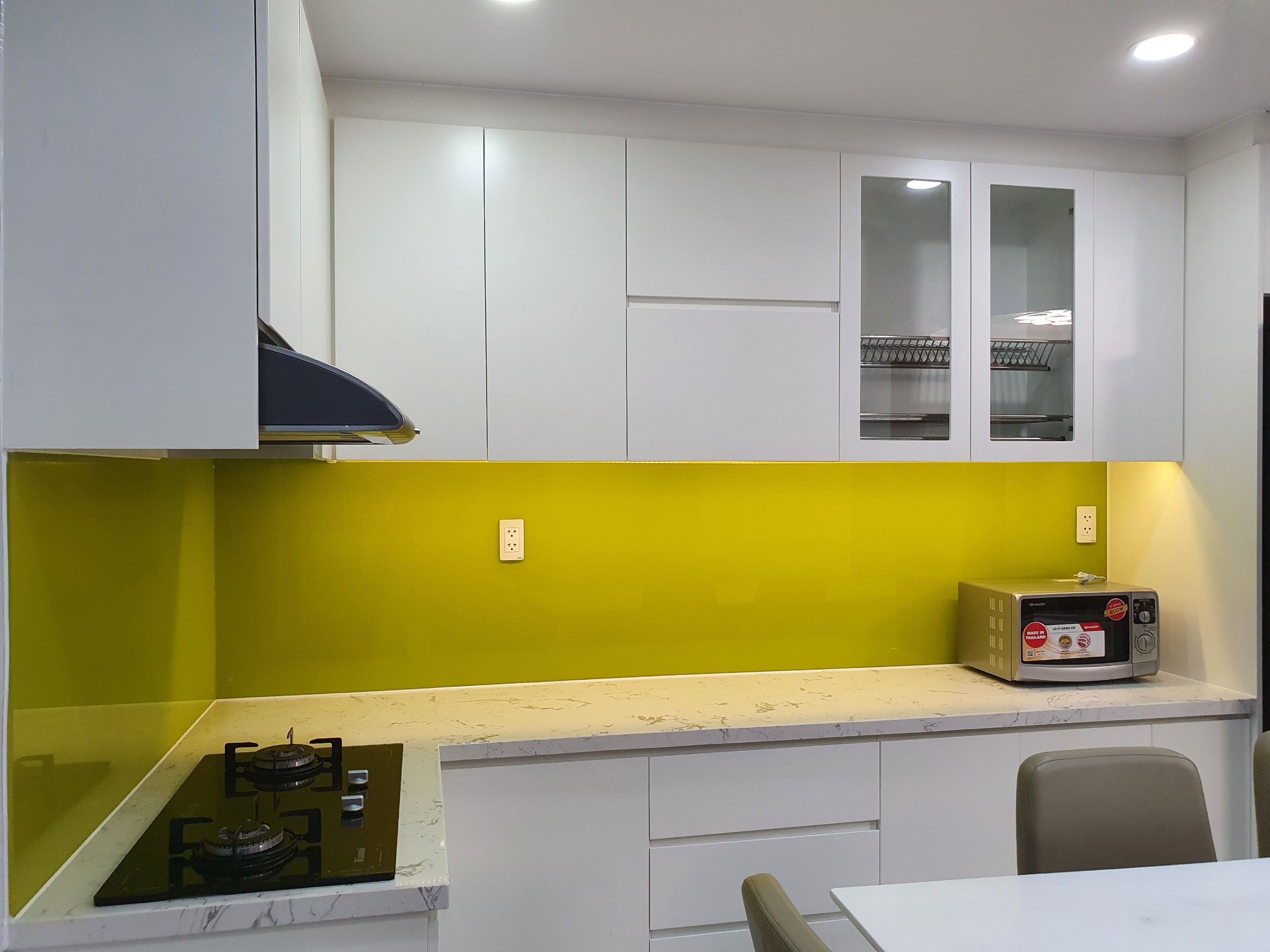 Cho thuê căn hộ Hưng Phúc Residence Phú Mỹ Hưng. Diện tích: 98m, 3 phòng ngủ, nội thất đầy đủ, lầu cao, có ô đậu xe. Giá chỉ: 25 triệu/ tháng. Quý khách xem nhà liên hệ: hotline Ngọc Thư ( zalo, viber) - 3656