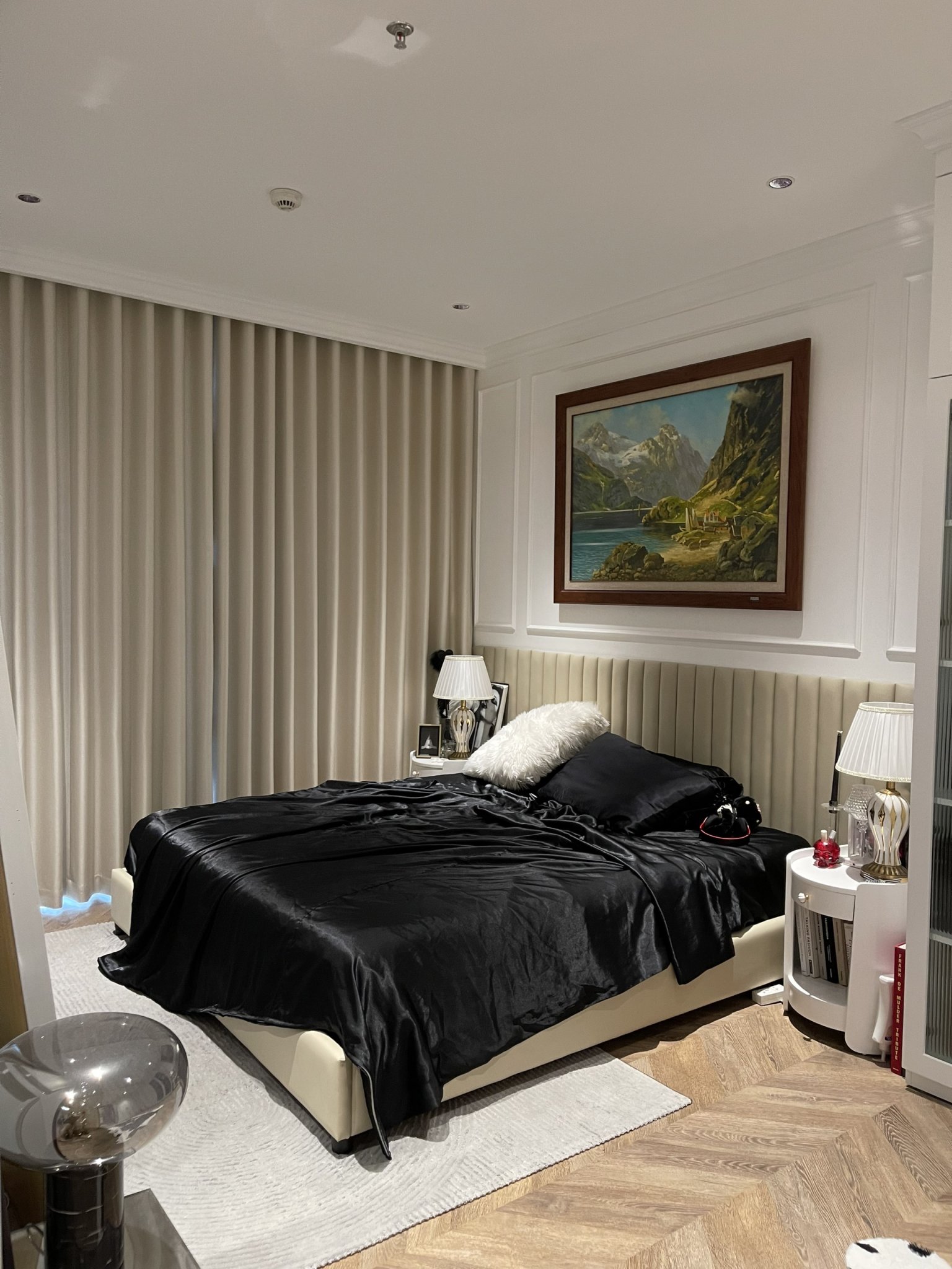 Cho thuê căn hộ cao cấp Midtown The Peak, Phú Mỹ Hưng. Diện tích: 130m, 3 phòng ngủ, nội thất cao cấp, nhà mới decor. Giá chỉ: 45 triệu/ tháng. Quý khách xem nhà liên hệ: hotline Ngọc Thư ( zalo, viber) - 3664