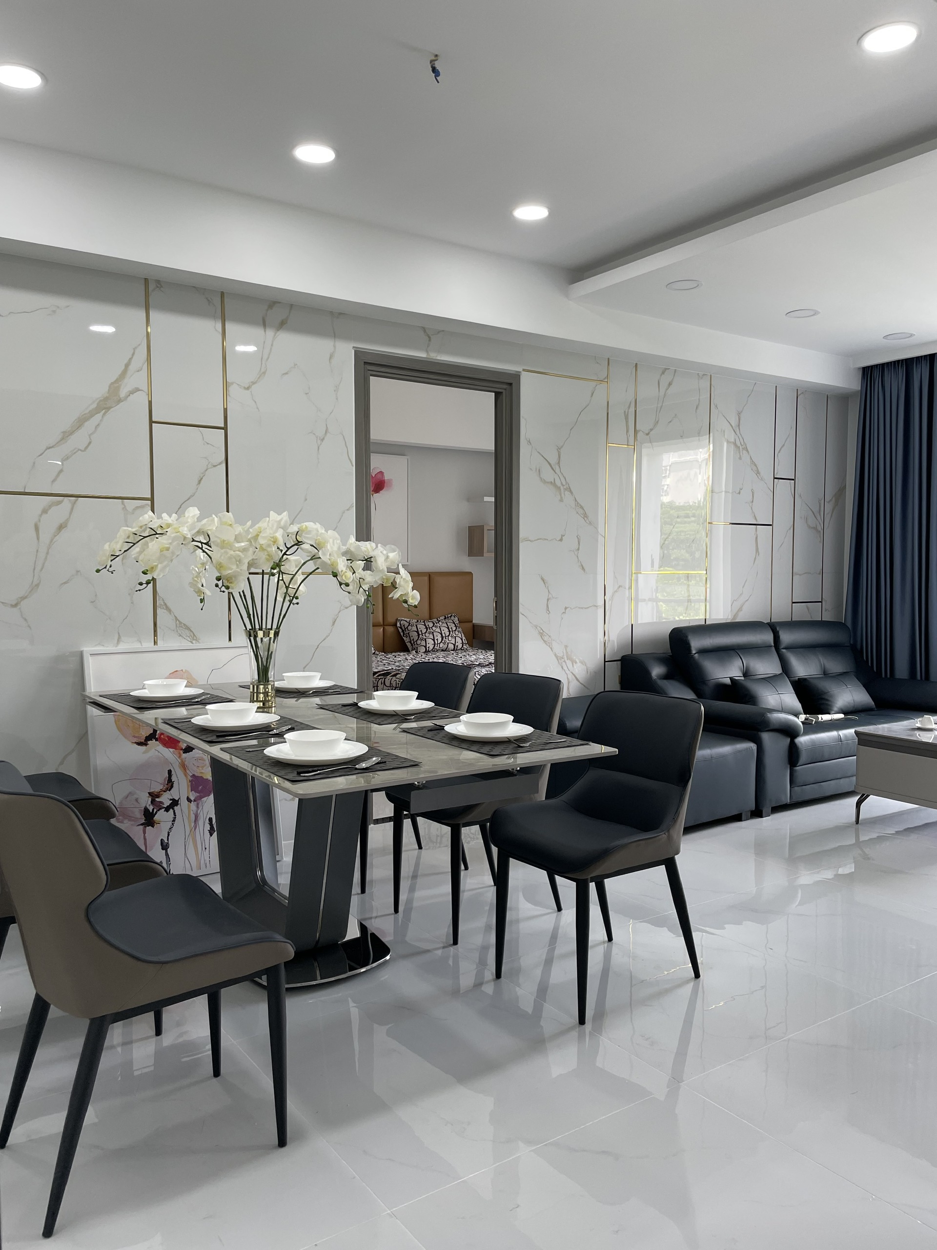 Cho thuê căn hộ Hưng Phúc Residence Phú Mỹ Hưng. Diện tích: 78m, 2 phòng ngủ, nội thất đầy đủ, ngay tầng tiện ích. Giá chỉ: 18 triệu/ tháng. Quý khách xem nhà liên hệ: hotline Ngọc Thư ( zalo, viber) - 3670