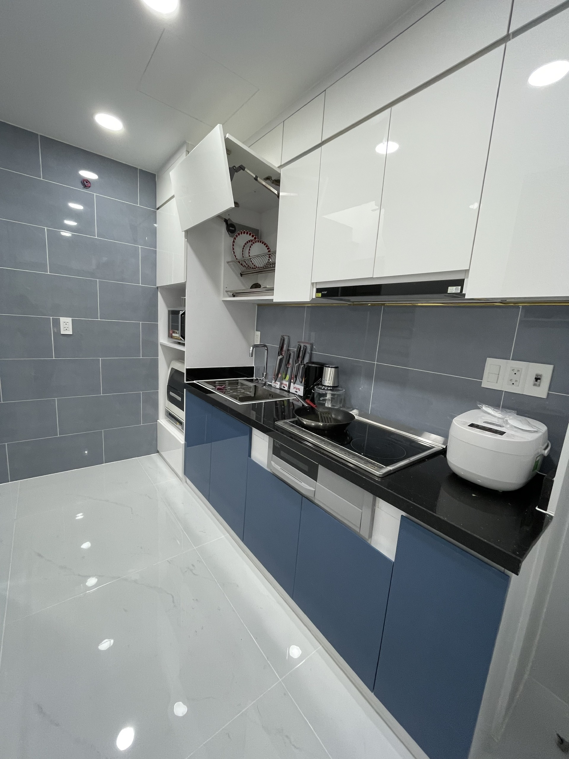 Cho thuê căn hộ Hưng Phúc Residence Phú Mỹ Hưng. Diện tích: 78m, 2 phòng ngủ, nội thất đầy đủ, ngay tầng tiện ích. Giá chỉ: 18 triệu/ tháng. Quý khách xem nhà liên hệ: hotline Ngọc Thư ( zalo, viber) - 3671