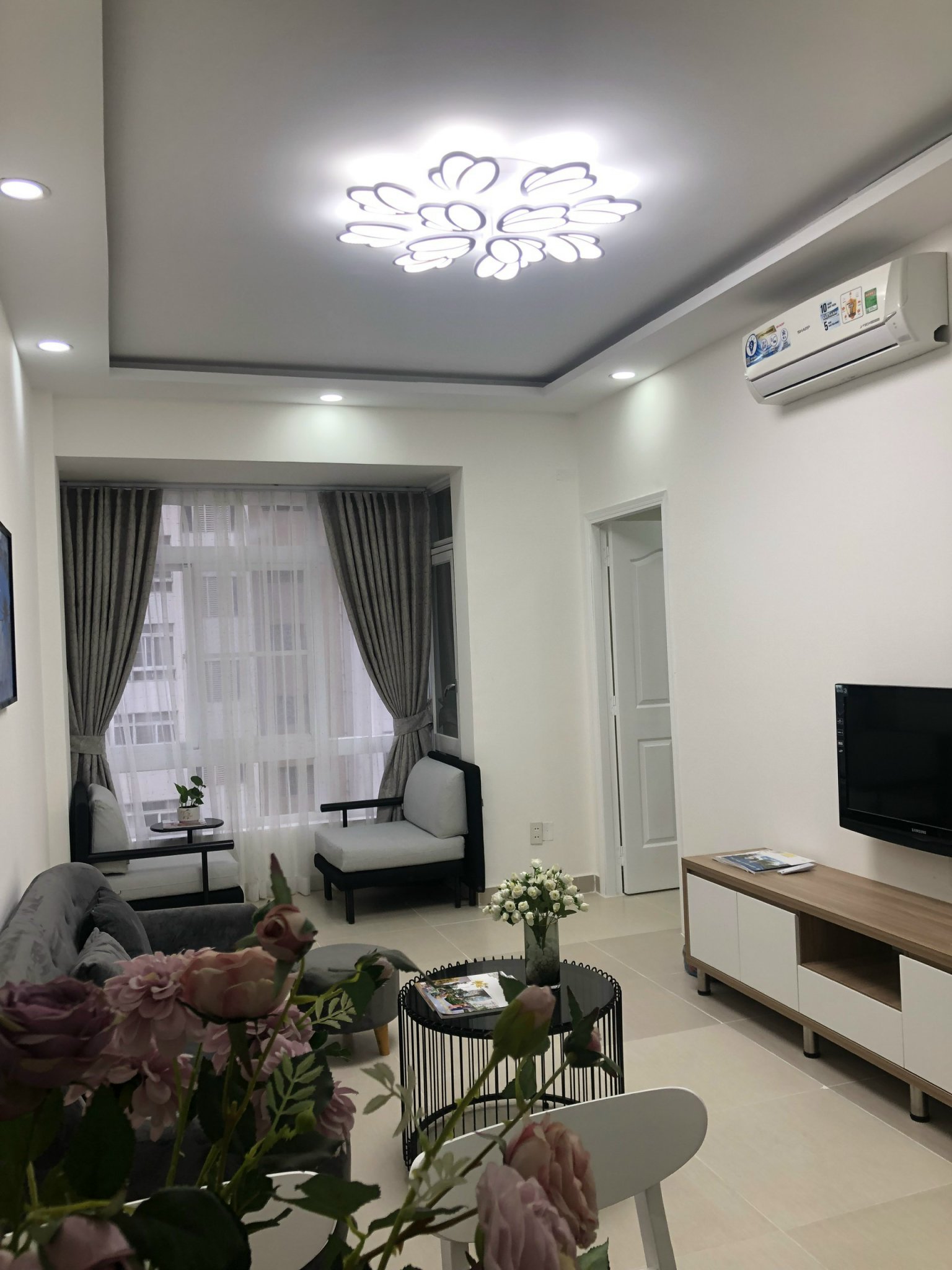 Bán gấp CH Sky Garden 3, Phú Mỹ Hưng, Quận 7, 56m2, giá chỉ 2,650 tỷ. LH: hotline - 3721