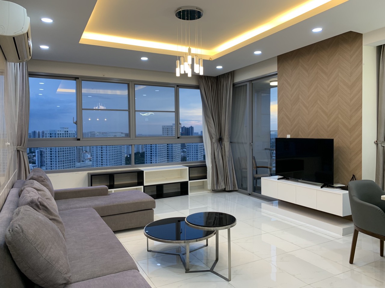 Cần cho thuê căn hộ cao cấp GreenValley- Phú Mỹ Hưng. Diện tích: 108m, 3 phòng ngủ, nội thất đầy đủ. Nhà đẹp, giá chỉ: 35 triệu/ tháng. Anh chị xem nhà liên hệ: hotline Ngọc Thư