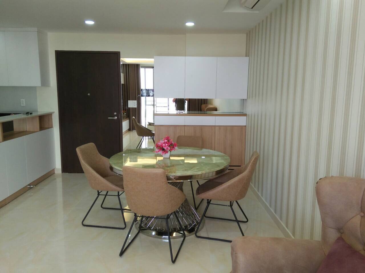 Cho thuê Hưng Phúc Residence, diện tích 98m, 3 phòng ngủ, 2 wc . Nội thất đầy đủ, lầu cao.  Giá chỉ: 25 triệu/ tháng. Quý khách xem nhà liên hệ: hotline Ngọc Thư - 3779