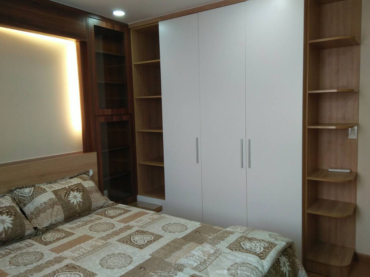 Cho thuê Hưng Phúc Residence, diện tích 98m, 3 phòng ngủ, 2 wc . Nội thất đầy đủ, lầu cao.  Giá chỉ: 25 triệu/ tháng. Quý khách xem nhà liên hệ: hotline Ngọc Thư - 3781