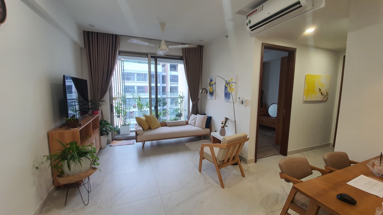 Cần bán căn hộ cao cấp Midtown The Signature. Diện tích: 80m, 2 phòng ngủ, lầu cao, view thoáng. Có ô xe riêng, nội thất cao cấp. Giá chỉ 9 tỷ. Quý khách xem nhà liên hệ: hotline Ngọc Thư ( zalo, viber) - 3855