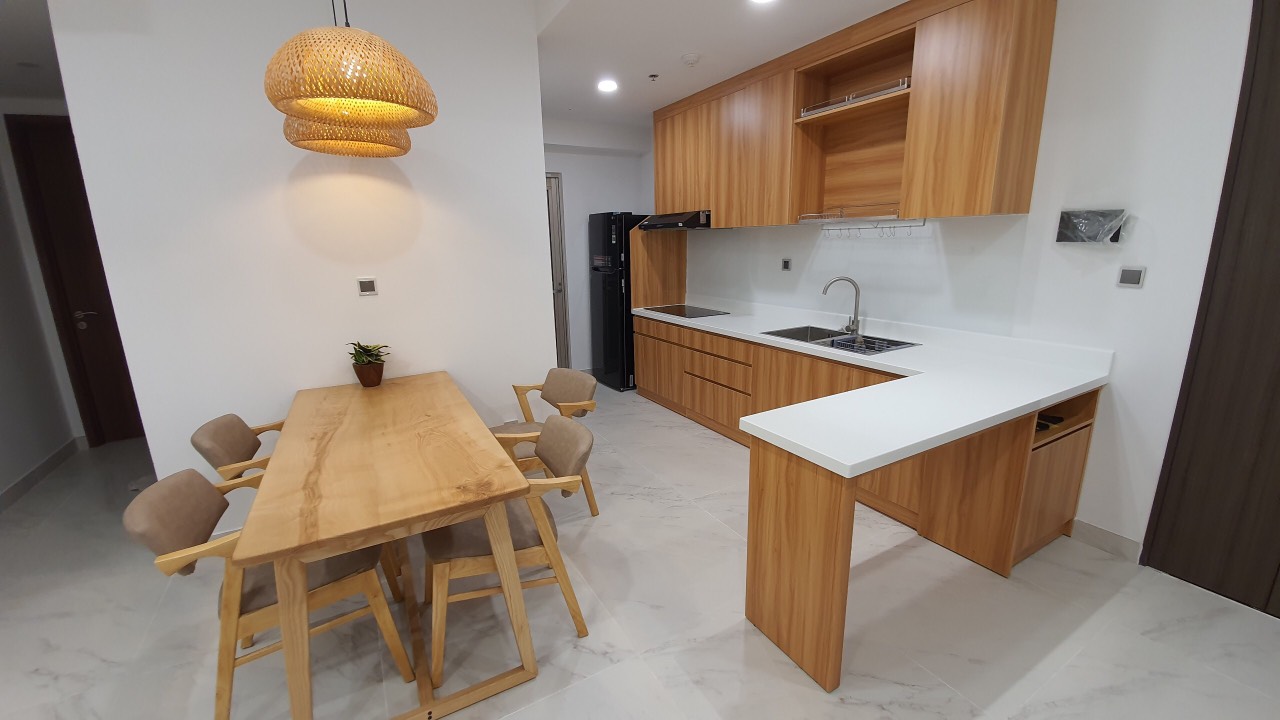 Cần bán căn hộ cao cấp Midtown The Signature. Diện tích: 80m, 2 phòng ngủ, lầu cao, view thoáng. Có ô xe riêng, nội thất cao cấp. Giá chỉ 9 tỷ. Quý khách xem nhà liên hệ: hotline Ngọc Thư ( zalo, viber) - 3856