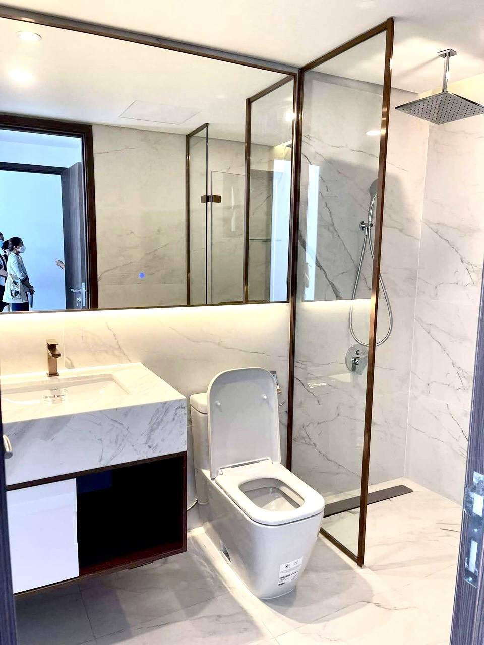 Cần cho thuê căn hộ cao cấp Midtown The Peak. Lầu cao, diện tích: 80m, nội thất cơ bản hoàn thiên, nhà mới Decor 2 phòng ngủ, 2wc. Giá chỉ:  25tr/ tháng. Anh chị xem nhà liên hệ: hotline Ngọc Thư ( zalo, viber) - 3863