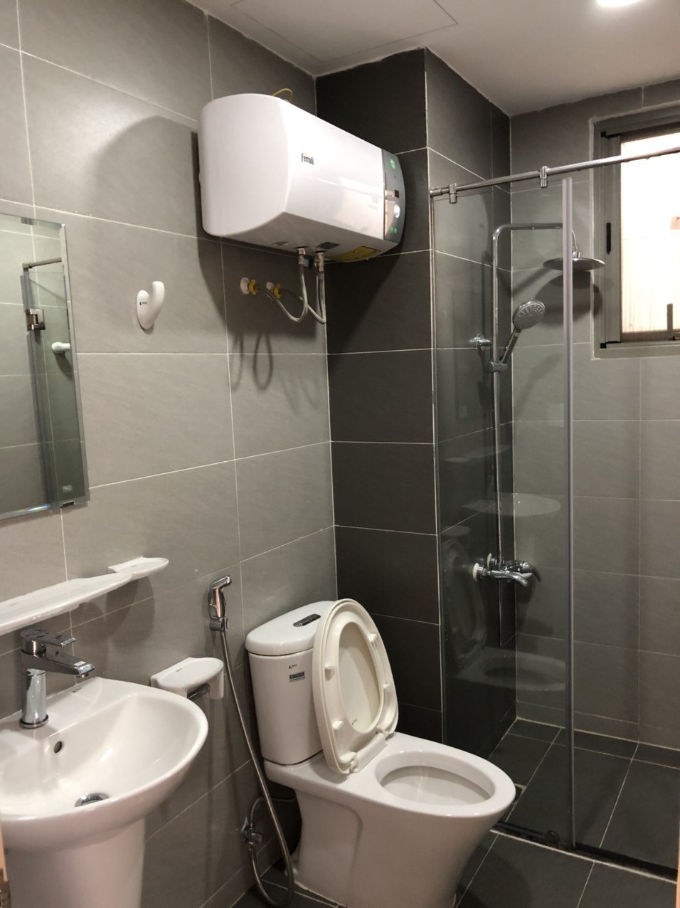 Cần cho thuê căn hộ Hưng Phúc Residence Phú Mỹ Hưng. Diện tích: 98m, 3 Phòng ngủ, 2wc, nội thất đầy đủ, cao cấp, sang trọng. giá chỉ 23 triệu/ tháng. Quý khách xem nhà liên hệ: hotline Ngọc Thư ( zalo, viber) - 3983
