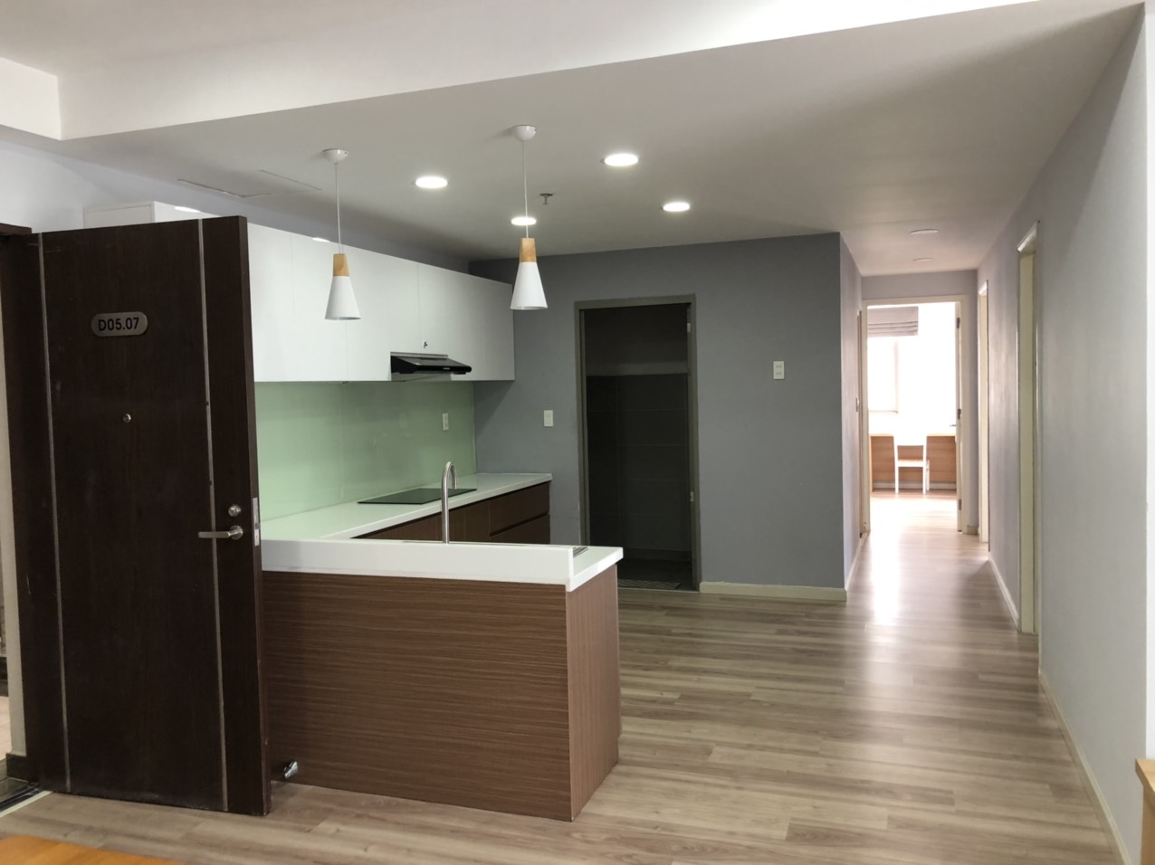 Cần cho thuê căn hộ Hưng Phúc Residence Phú Mỹ Hưng. Diện tích: 98m, 3 Phòng ngủ, 2wc, nội thất đầy đủ, cao cấp, sang trọng. giá chỉ 23 triệu/ tháng. Quý khách xem nhà liên hệ: hotline Ngọc Thư ( zalo, viber) - 3976