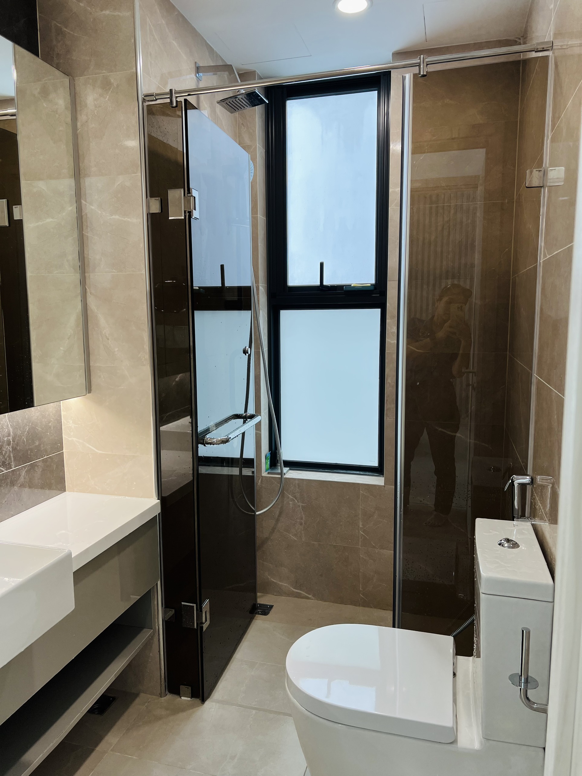 Cần cho thuê căn hộ Hưng Phúc Premier Phú Mỹ Hưng. Diện tích: 69m, 2 Phòng ngủ, 2wc, nội thất cao cấp. giá chỉ 18 triệu/ tháng. Quý khách xem nhà liên hệ: hotline Ngọc Thư ( zalo, viber) - 4039