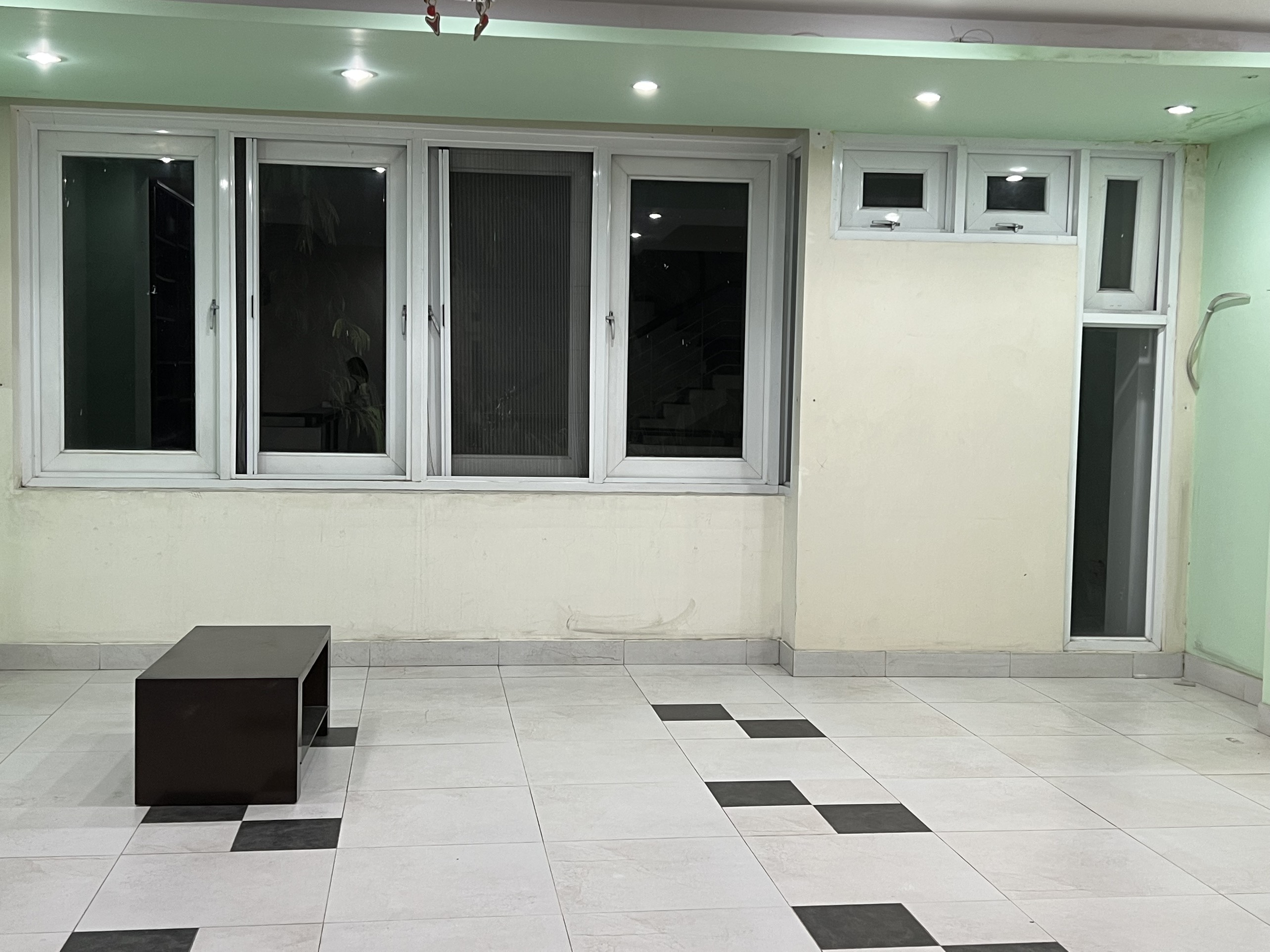 Nhà phố Hưng Gia 2 mới hết hợp đồng. Vị trí sầm uất cạnh khu Sky Garden.  Giá 2500$. Liên hệ: hotline Em Thành Luân - 4073