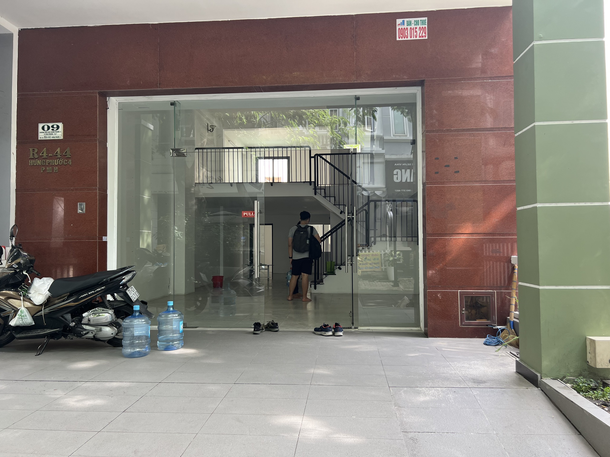 Cho thuê nhà phố nội khu Hưng Phước 4, Phú Mỹ Hưng. Cạnh khu Sky Garden sầm uất. Nhà trống dễ setup. Liên hệ: hotline Em Thành Luân - 4241