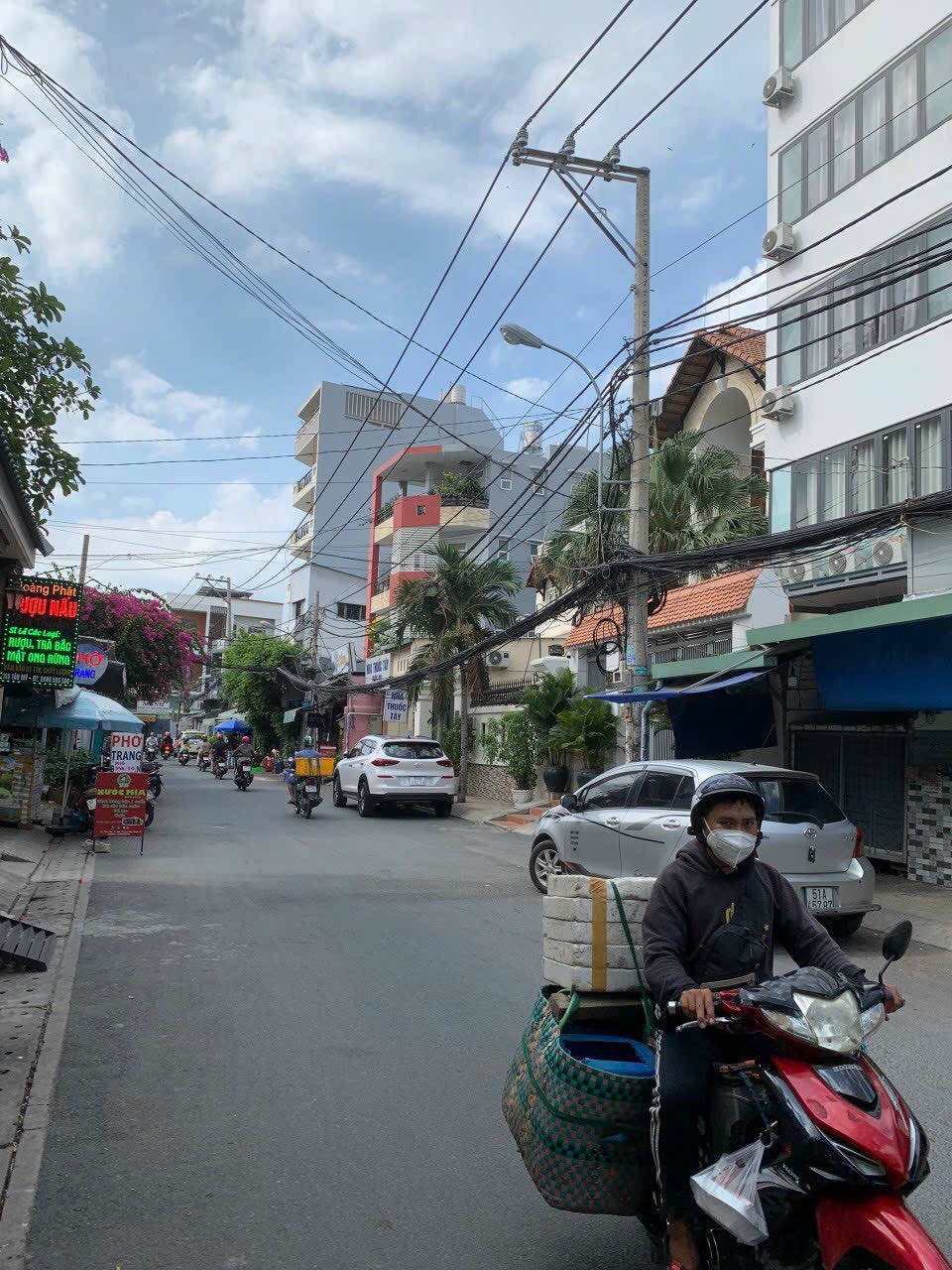 Bán dãy nhà trọ MT đường Tân Mỹ, P.Tân Thuận Tây, Q.7, DT: 6,1x20m, đang cho thuê 20tr/1 tháng, giá bán chỉ: 12,5 tỷ. LH: hotline - 4270