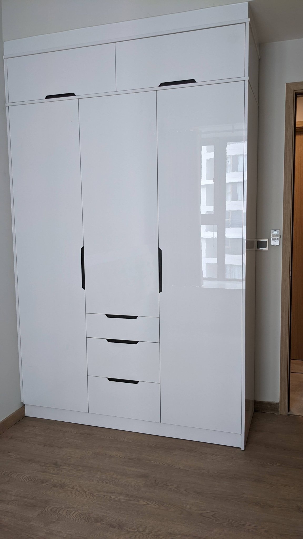 Cần cho thuê căn hộ Midtown The Peak, Phú Mỹ Hưng. Diện tích: 77m, 2 phòng ngủ, 2wc. Nội thất cao cấp, nhà trống ở liền. Giá chỉ: 25 triêu/ tháng. Quý khách xem nhà liên hệ: hotline Ngọc Thư ( zalo, viber) - 4338