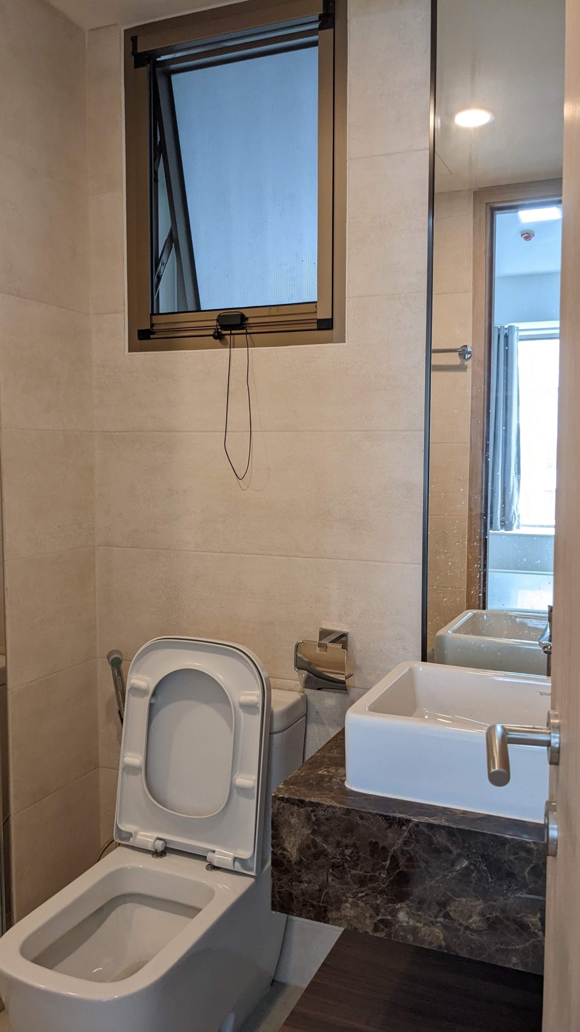 Cần cho thuê căn hộ Midtown The Peak, Phú Mỹ Hưng. Diện tích: 77m, 2 phòng ngủ, 2wc. Nội thất cao cấp, nhà trống ở liền. Giá chỉ: 25 triêu/ tháng. Quý khách xem nhà liên hệ: hotline Ngọc Thư ( zalo, viber) - 4340