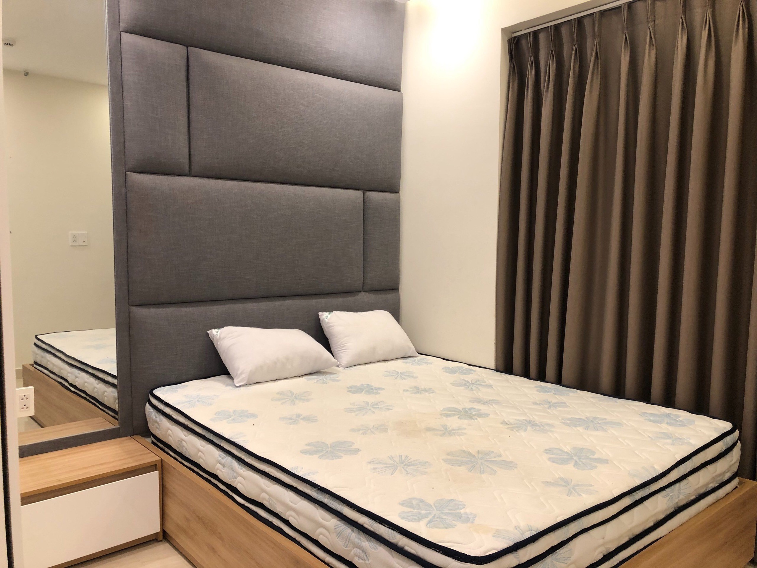 Cần cho thuê căn hộ Hưng Phúc Residence, Phú Mỹ Hưng. Diện tích 80m, nội thất đầy đủ, giá chỉ 16 triệu/ tháng. Quý khách xem nhà liên hệ hotline Ngọc Thư ( zalo, viber) - 4406