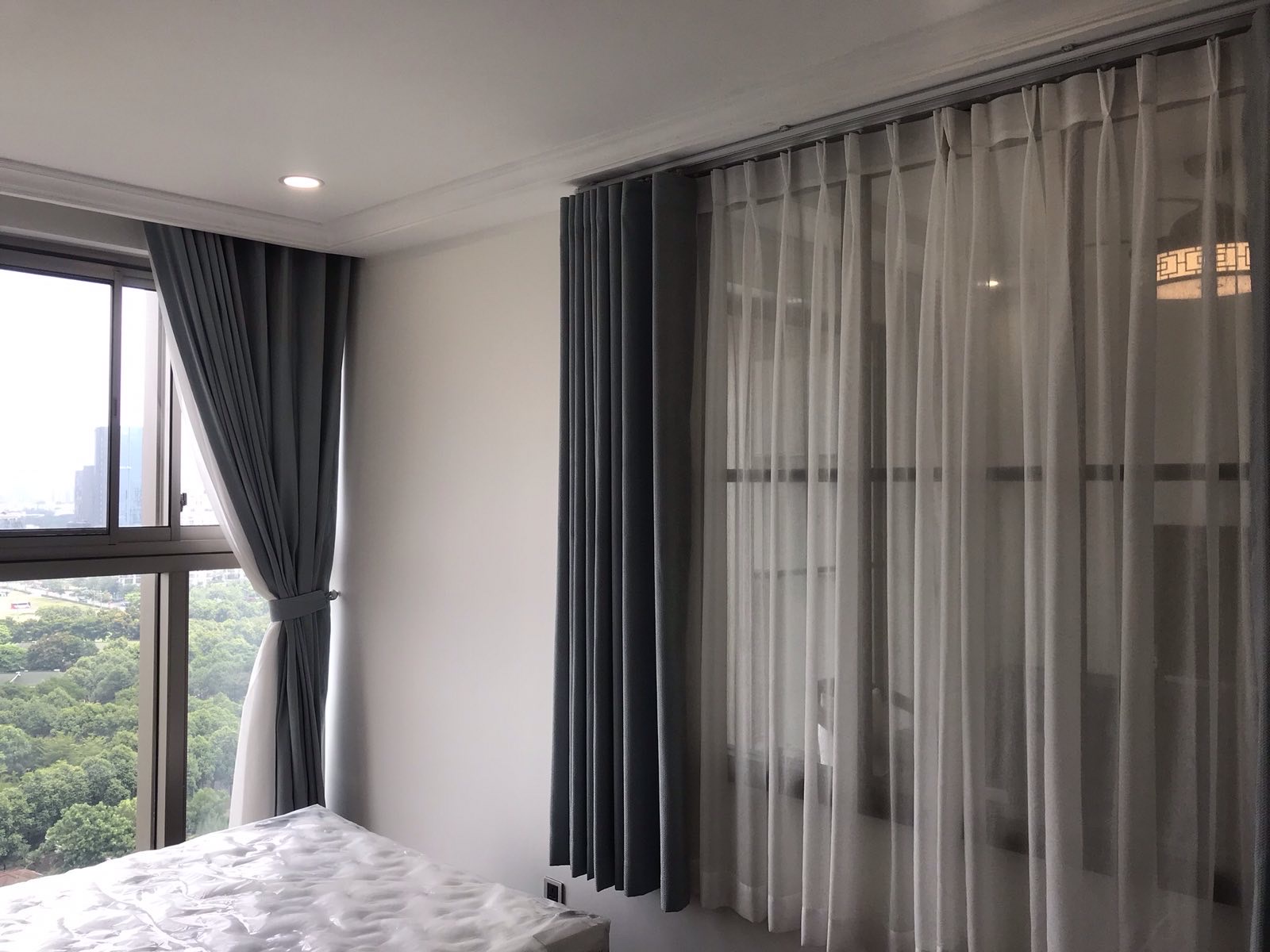 Cho thuê căn hộ Midtown The Grand Phú Mỹ Hưng. Diện tích: 135m, 3 phòng ngủ, nội thất đầy đủ, view sông, có ô xe tầng hầm. Giá chỉ 40 triệu/ tháng . Quý khách xem nhà liên hệ: hotline Ngọc Thư ( zalo, viber ) - 4434