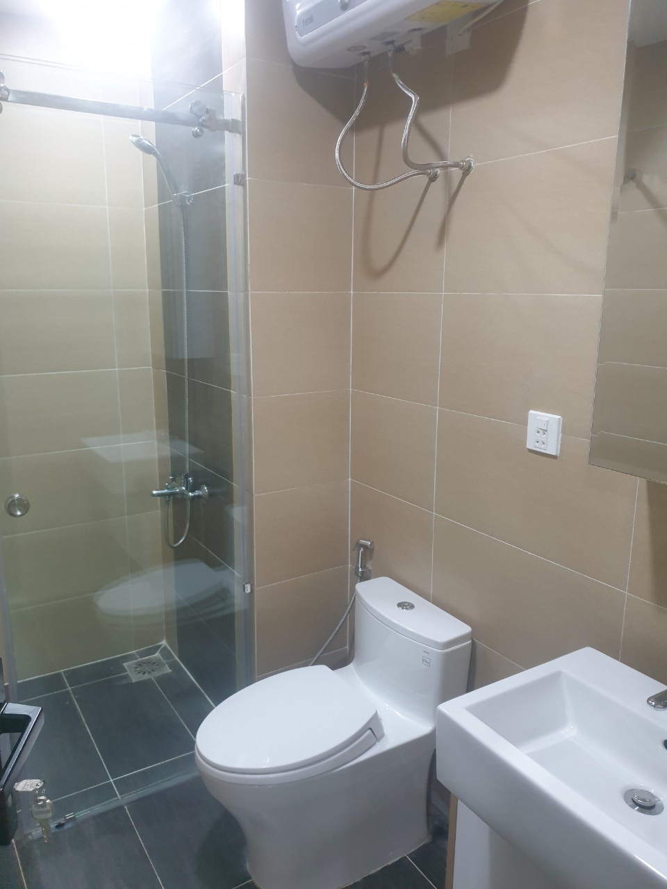Cho thuê shophouse Midtown The Synature, phú mỹ hưng, quận 7. Diện tích: 41m,trệt, lửng. Nội thất cao cấp , sang trọng. Giá chỉ 19 triêu/ tháng. Phù hợp cho 1 người ở. Quý khách xem nhà liên hệ: hotline Ngọc Thư - 4447