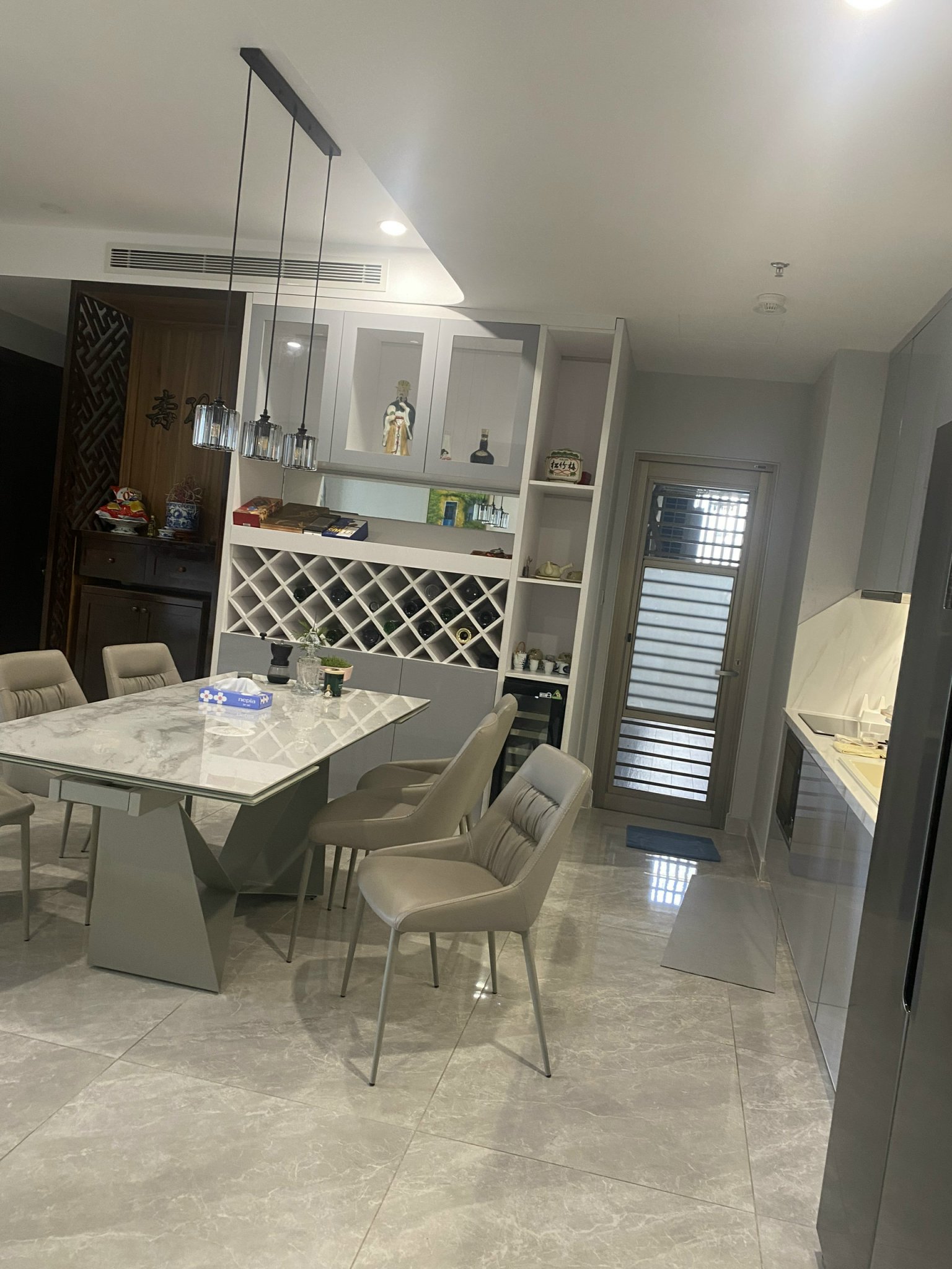 Cho thuê căn hộ Hưng Phúc Residence Phú Mỹ Hưng. Diện tích: 78 m, 2 phòng ngủ, nội thất đầy đủ, lầu cao. Giá chỉ: 20 triệu/ tháng. Quý khách xem nhà liên hệ: hotline Ngọc Thư ( zalo, viber) - 4577
