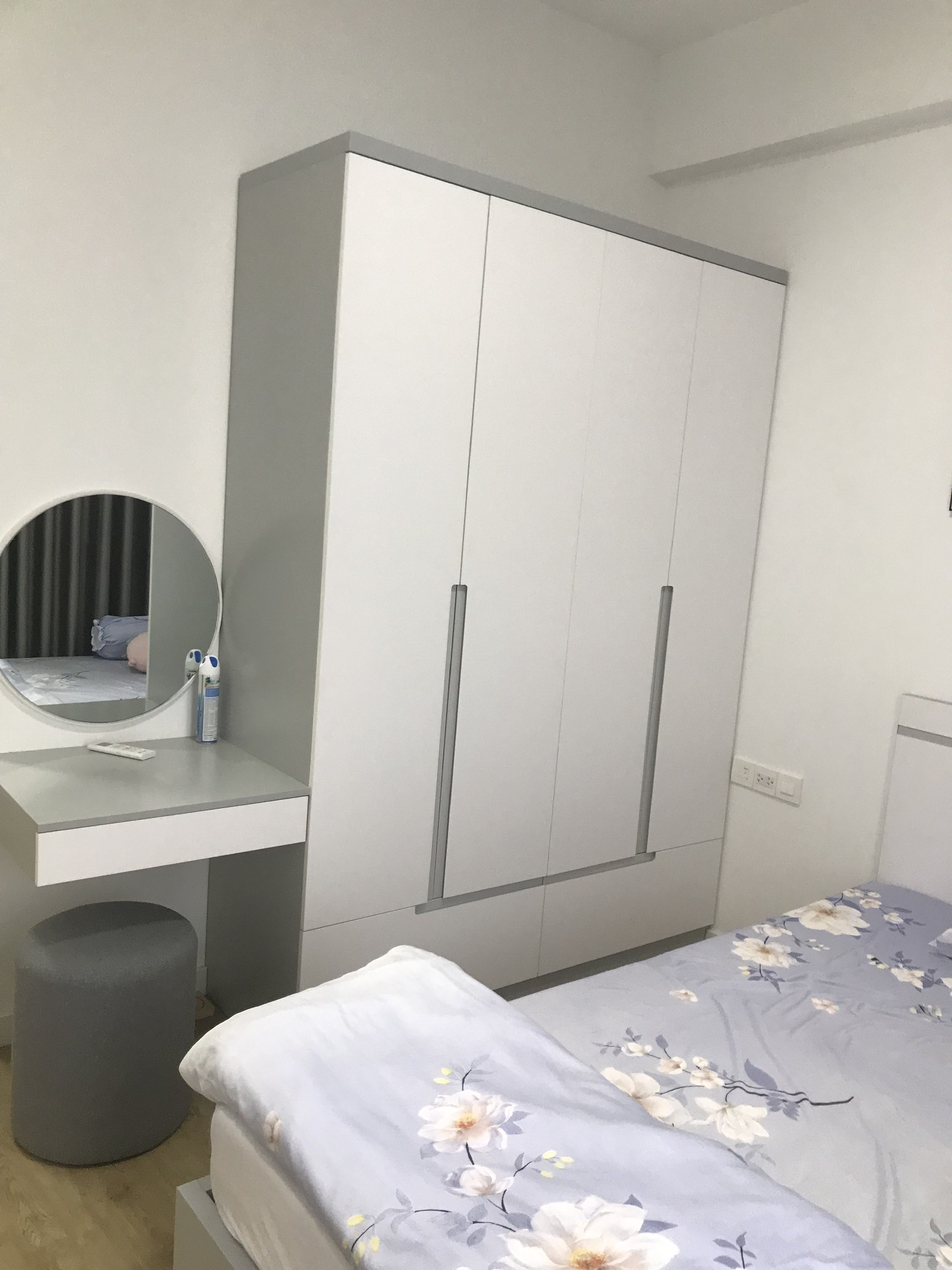 Cho thuê căn hộ Hưng Phúc Premier Phú Mỹ Hưng. Diện tích: 69 m, 2 phòng ngủ, nội thất đầy đủ, lầu cao. Giá chỉ: 18 triệu/ tháng. Quý khách xem nhà liên hệ: hotline Ngọc Thư ( zalo, viber) - 4591