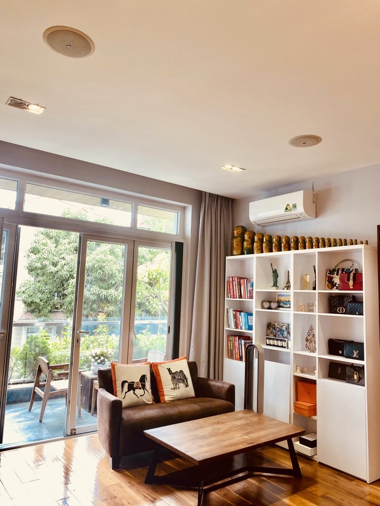 Cần bán biệt thự Tứ Lập Phú Mỹ Hưng. Nhà gia chủ để ở nên thiết kế chỉn chu, đẹp và sang trong. Tầm nhìn bao quát, có cây xanh thoáng mát. Liên hệ: hotline Em Thành Luân để xem trực tiếp - 4625