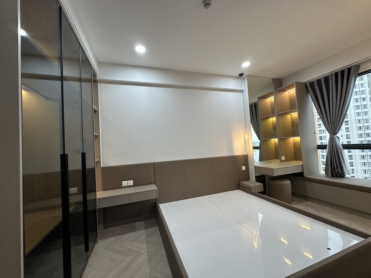 Cần cho thuê căn hộ cao cấp Antonia - Phú Mỹ Hưng. Diện tích: 80m, nội thất đầy đủ, 2 phòng ngủ, nhà mới thiết kế chưa ai ở, Giá chỉ: 25 triệu/ tháng . Khách xem nhà liên hệ: hotline Ngọc Thư - 4680