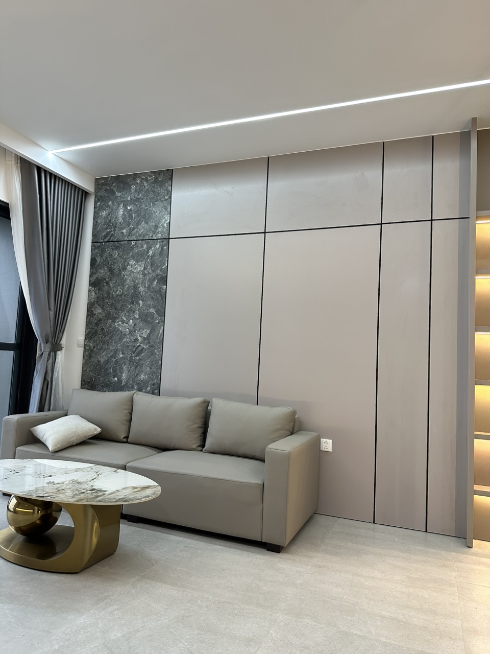 Cần cho thuê căn hộ cao cấp Antonia - Phú Mỹ Hưng. Diện tích: 80m, nội thất đầy đủ, 2 phòng ngủ, nhà mới thiết kế chưa ai ở, Giá chỉ: 25 triệu/ tháng . Khách xem nhà liên hệ: hotline Ngọc Thư