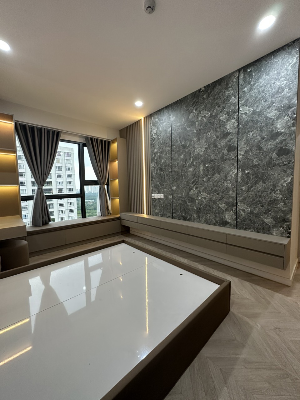 Cần cho thuê căn hộ cao cấp Antonia - Phú Mỹ Hưng. Diện tích: 80m, nội thất đầy đủ, 2 phòng ngủ, nhà mới thiết kế chưa ai ở, Giá chỉ: 25 triệu/ tháng . Khách xem nhà liên hệ: hotline Ngọc Thư - 4681