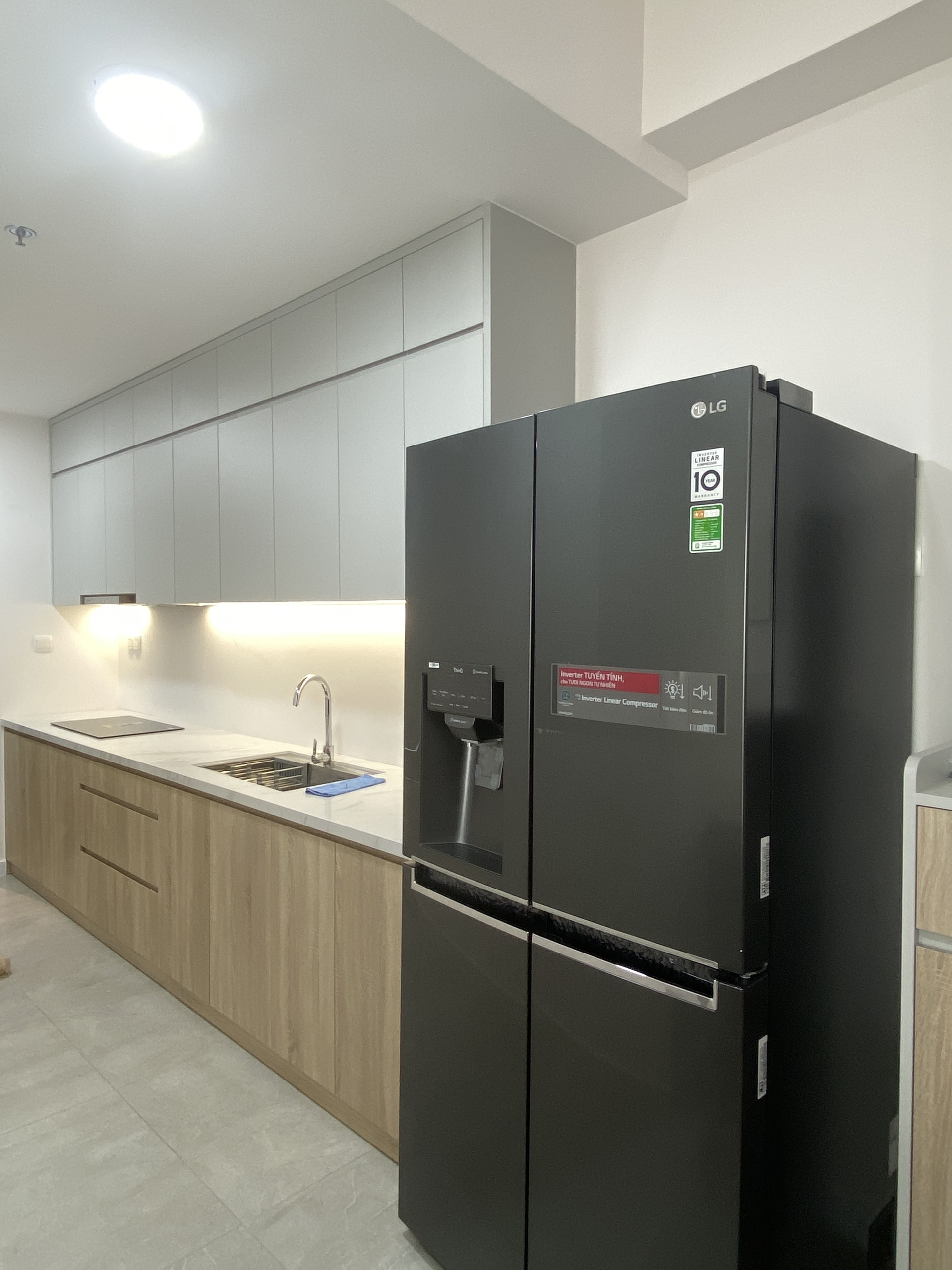 Cần cho thuê căn hộ cao cấp Antonia - Phú Mỹ Hưng. Diện tích: 80m, nội thất đầy đủ, 2 phòng ngủ, nhà mới thiết kế chưa ai ở, Giá chỉ: 25 triệu/ tháng . Khách xem nhà liên hệ: hotline Ngọc Thư - 4701