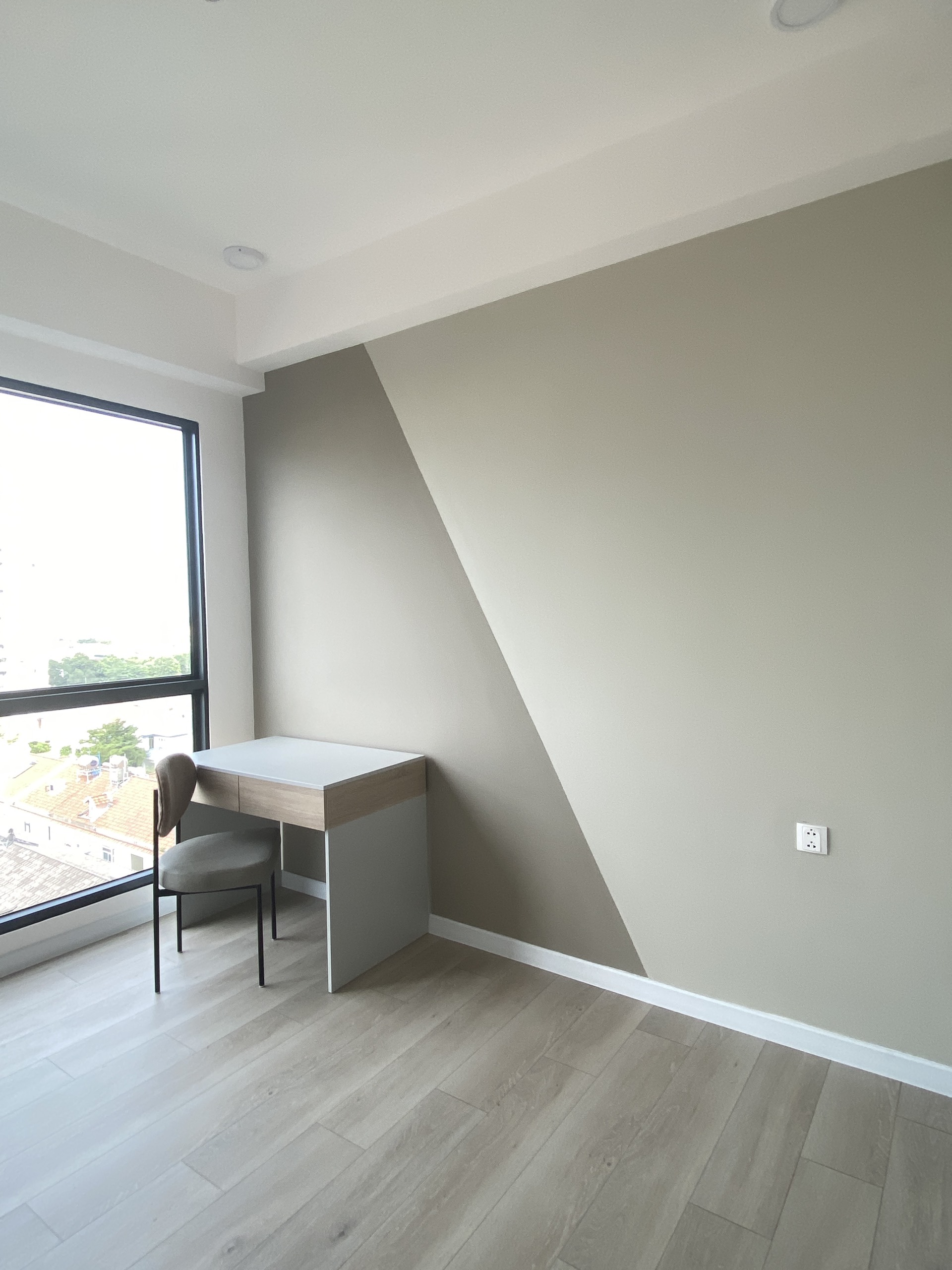 Cần cho thuê căn hộ cao cấp Antonia - Phú Mỹ Hưng. Diện tích: 80m, nội thất đầy đủ, 2 phòng ngủ, nhà mới thiết kế chưa ai ở, Giá chỉ: 25 triệu/ tháng . Khách xem nhà liên hệ: hotline Ngọc Thư - 4700