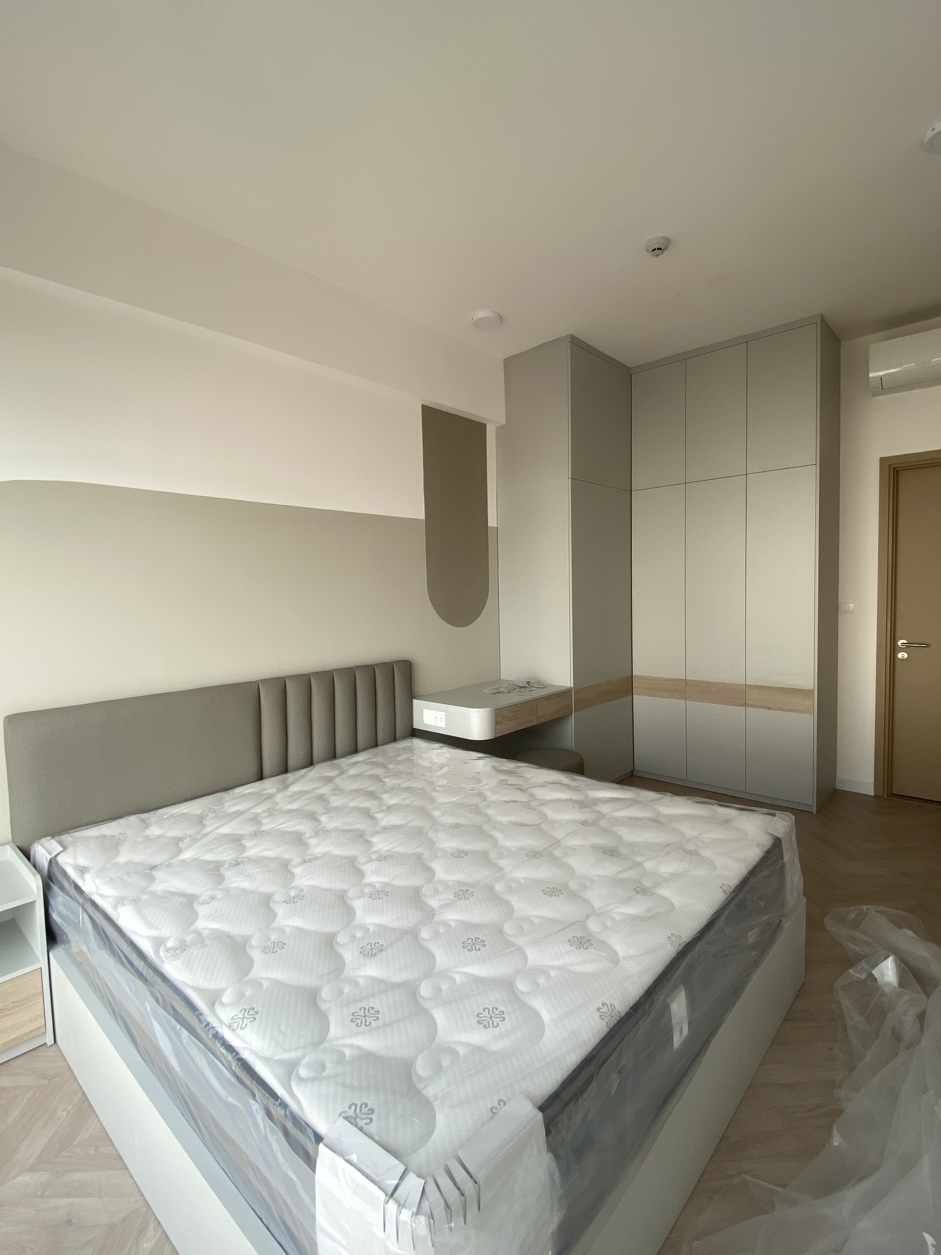Cần cho thuê căn hộ cao cấp Antonia - Phú Mỹ Hưng. Diện tích: 80m, nội thất đầy đủ, 2 phòng ngủ, nhà mới thiết kế chưa ai ở, Giá chỉ: 25 triệu/ tháng . Khách xem nhà liên hệ: hotline Ngọc Thư - 4698