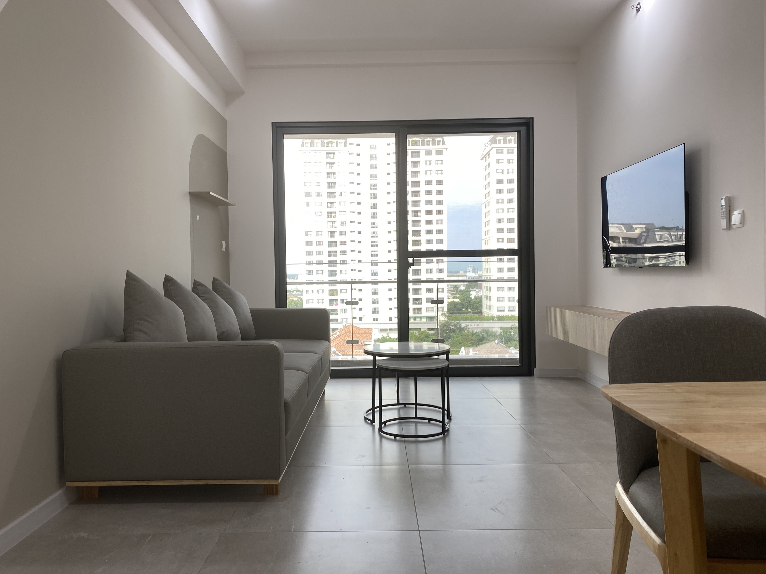 Cần cho thuê căn hộ cao cấp Antonia - Phú Mỹ Hưng. Diện tích: 80m, nội thất đầy đủ, 2 phòng ngủ, nhà mới thiết kế chưa ai ở, Giá chỉ: 25 triệu/ tháng . Khách xem nhà liên hệ: hotline Ngọc Thư - 4694