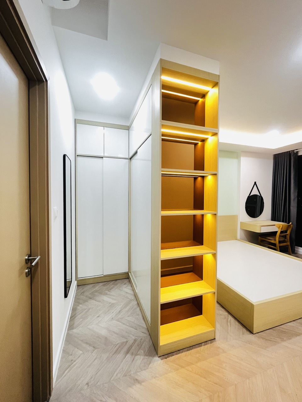 Cần cho thuê căn hộ cao cấp Antonia - Phú Mỹ Hưng. Diện tích: 87m, nội thất đầy đủ, 2 phòng ngủ, nhà mới thiết kế chưa ai ở, Giá chỉ: 25 triệu/ tháng . Khách xem nhà liên hệ: hotline Ngọc Thư - 4725