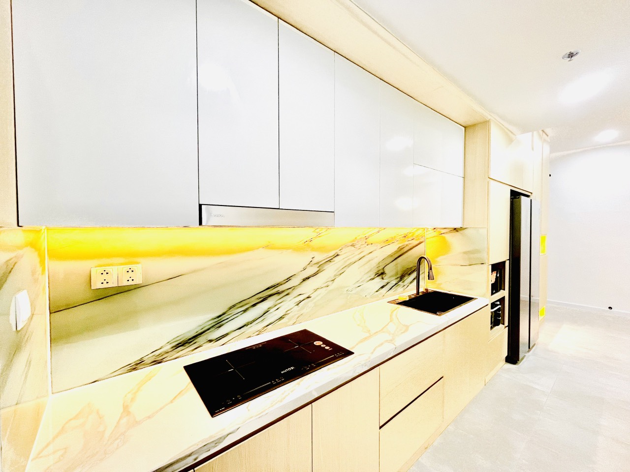Cần cho thuê căn hộ cao cấp Antonia - Phú Mỹ Hưng. Diện tích: 87m, nội thất đầy đủ, 2 phòng ngủ, nhà mới thiết kế chưa ai ở, Giá chỉ: 25 triệu/ tháng . Khách xem nhà liên hệ: hotline Ngọc Thư - 4720
