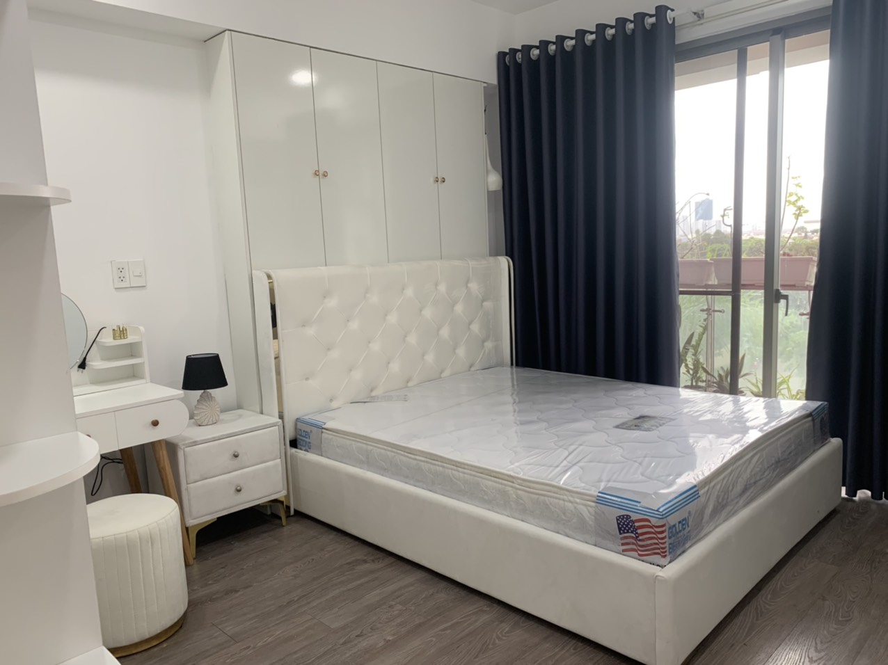 Cần bán nhanh căn hộ Happy Residence- Phú Mỹ Hưng. Diện tích: 78m, nội thất cao cấp, nhà đang có hợp đồng cho thuê dài hạn, giá chỉ 5 tỷ. Anh chị xem nhà liên hệ: hotline Ngọc Thư ( zalo, viber) - 4848