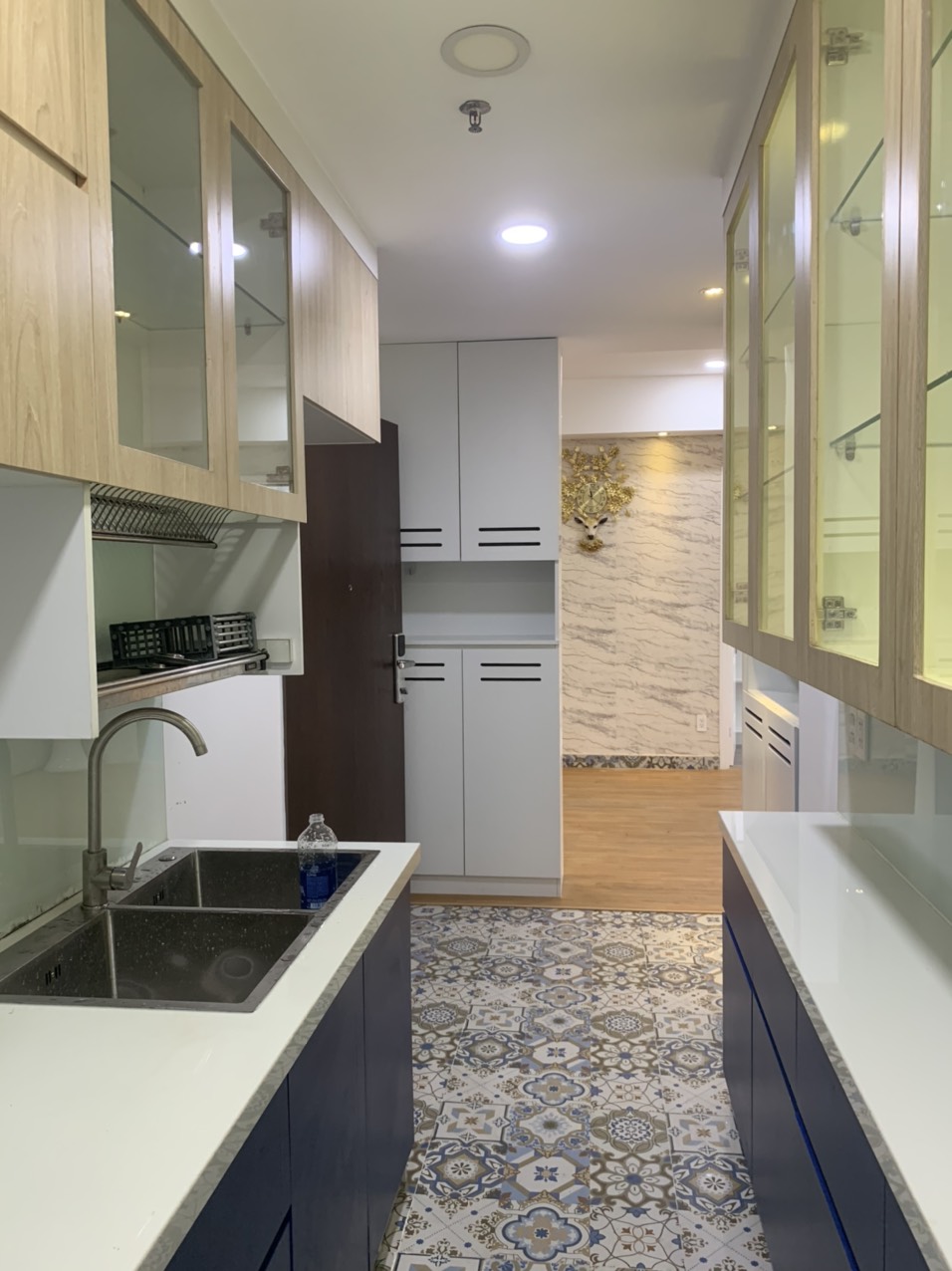 Cần bán nhanh căn hộ Happy Residence- Phú Mỹ Hưng. Diện tích: 78m, nội thất cao cấp, nhà đang có hợp đồng cho thuê dài hạn, giá chỉ 5 tỷ. Anh chị xem nhà liên hệ: hotline Ngọc Thư ( zalo, viber) - 4845