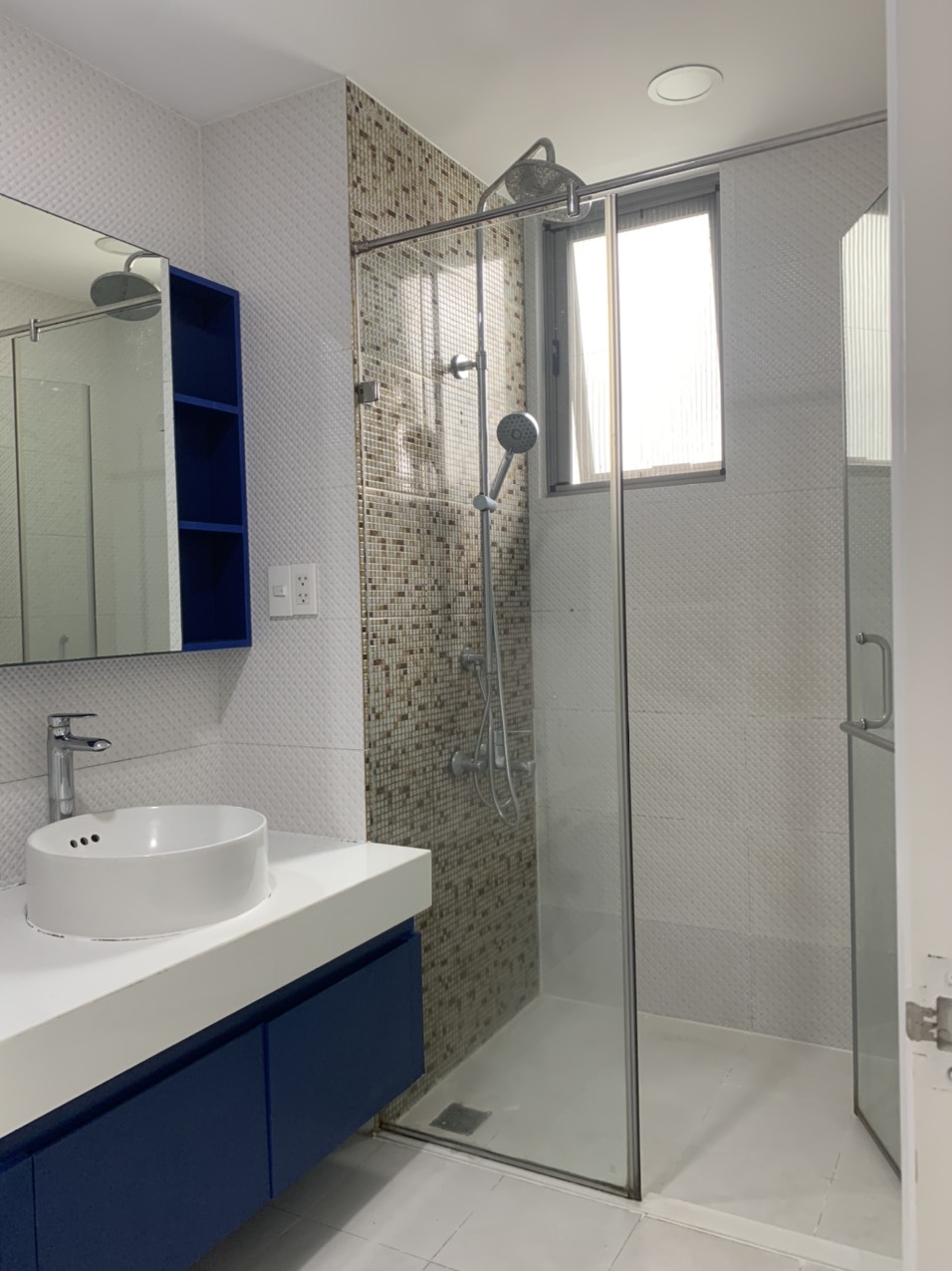 Cần bán nhanh căn hộ Happy Residence- Phú Mỹ Hưng. Diện tích: 78m, nội thất cao cấp, nhà đang có hợp đồng cho thuê dài hạn, giá chỉ 5 tỷ. Anh chị xem nhà liên hệ: hotline Ngọc Thư ( zalo, viber) - 4851