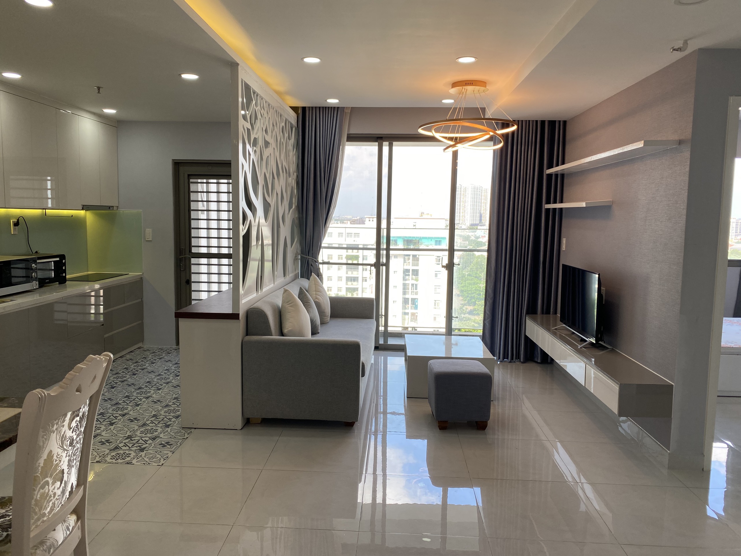 Cho thuê căn hộ Hưng Phúc Residence Phú Mỹ Hưng. Diện tích: 81,78 m, 2 phòng ngủ, nội thất đầy đủ, lầu cao. Giá chỉ: 17 triệu/ tháng. Quý khách xem nhà liên hệ: hotline Ngọc Thư ( zalo, viber) - 4897