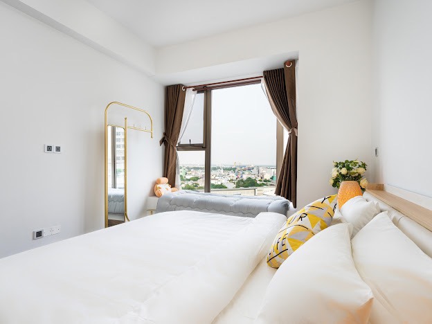 Cho thuê căn hộ dịch vụ Midtown The Peak. Diện tích: 80m, 2 phòng ngủ, 2wc. Nội thất đầy đủ, cao cấp. Giá chỉ từ 2tr/ ngày. Anh chị cần thuê liên hệ: hotline Ngọc Thư - 4944