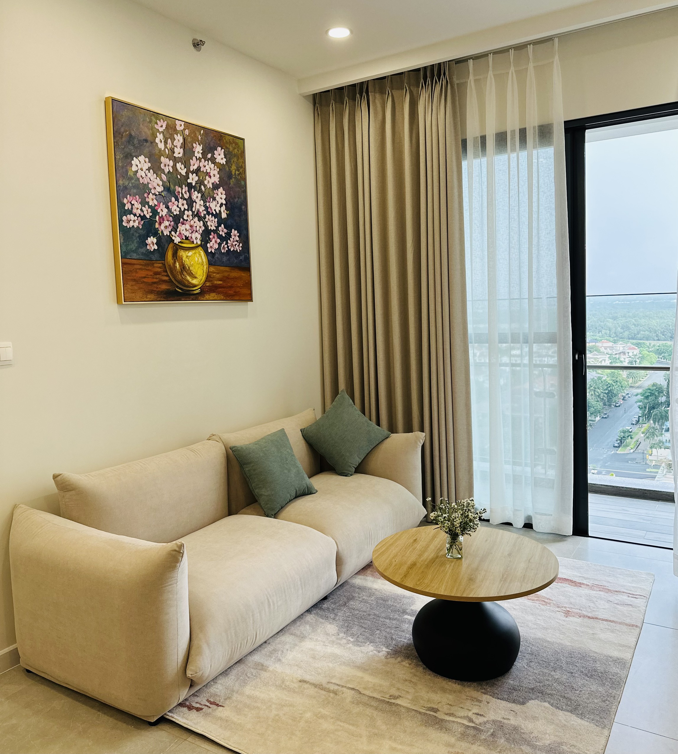 Cho thuê căn hô cao cấp Antonia- Phú Mỹ Hưng. Diện tích: 82m, Nội thất cao cấp, hiện đại. Nhà mới thiết kế chưa ai ở. Giá chỉ 23tr/ tháng. Quý khách xem nhà liên hệ: hotline Ngọc Thư - 4990